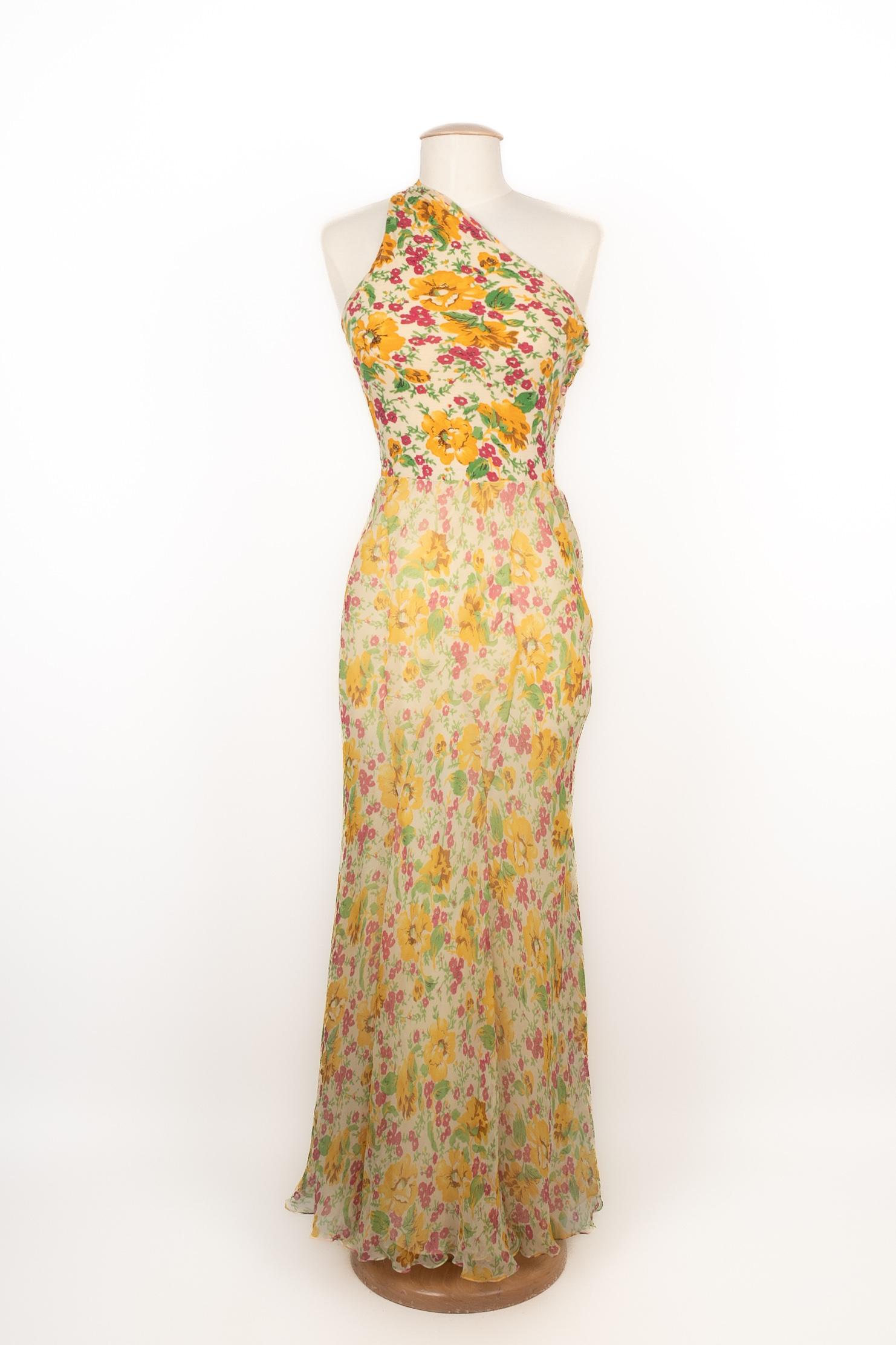 DIOR - (Made in France) Silk and cashmere flower dress. Size 40FR.

Condition:
Very good condition

Dimensions:
Chest: 52 cm - Waist: 34 cm - Length: 140 cm

SKU:VR418