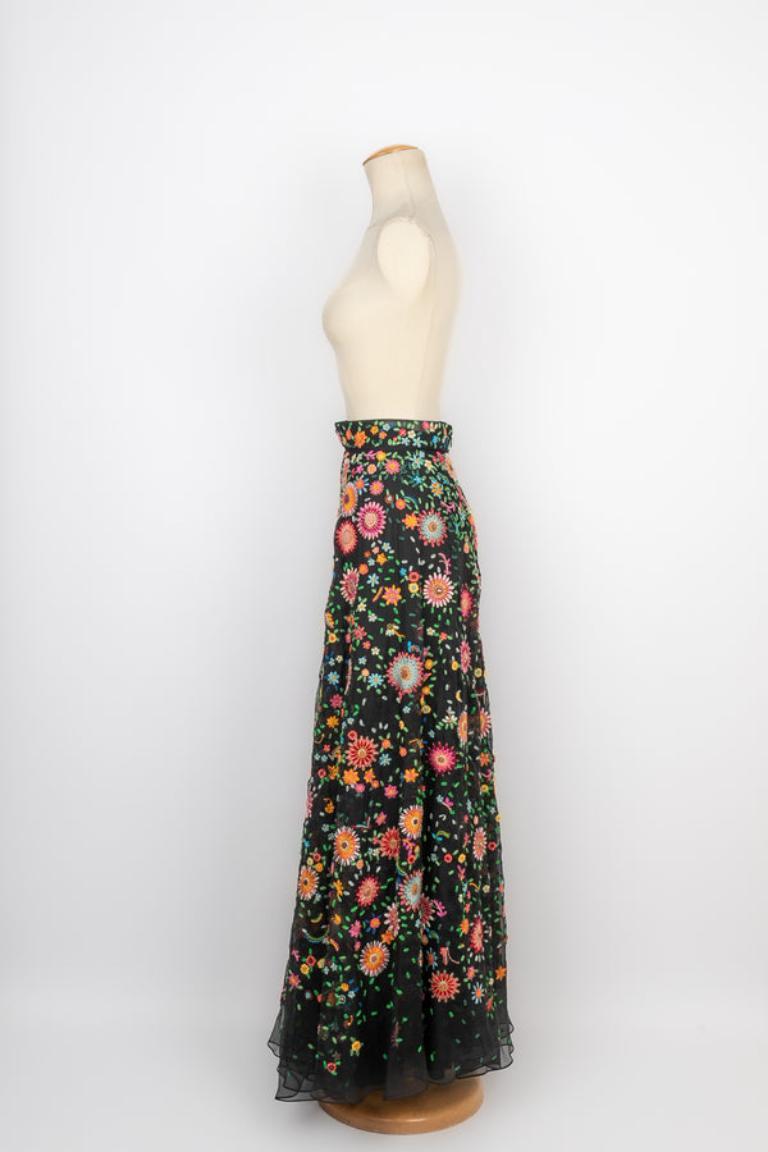 Dior Flowered Silk Skirt in Black Muslin In Excellent Condition For Sale In SAINT-OUEN-SUR-SEINE, FR