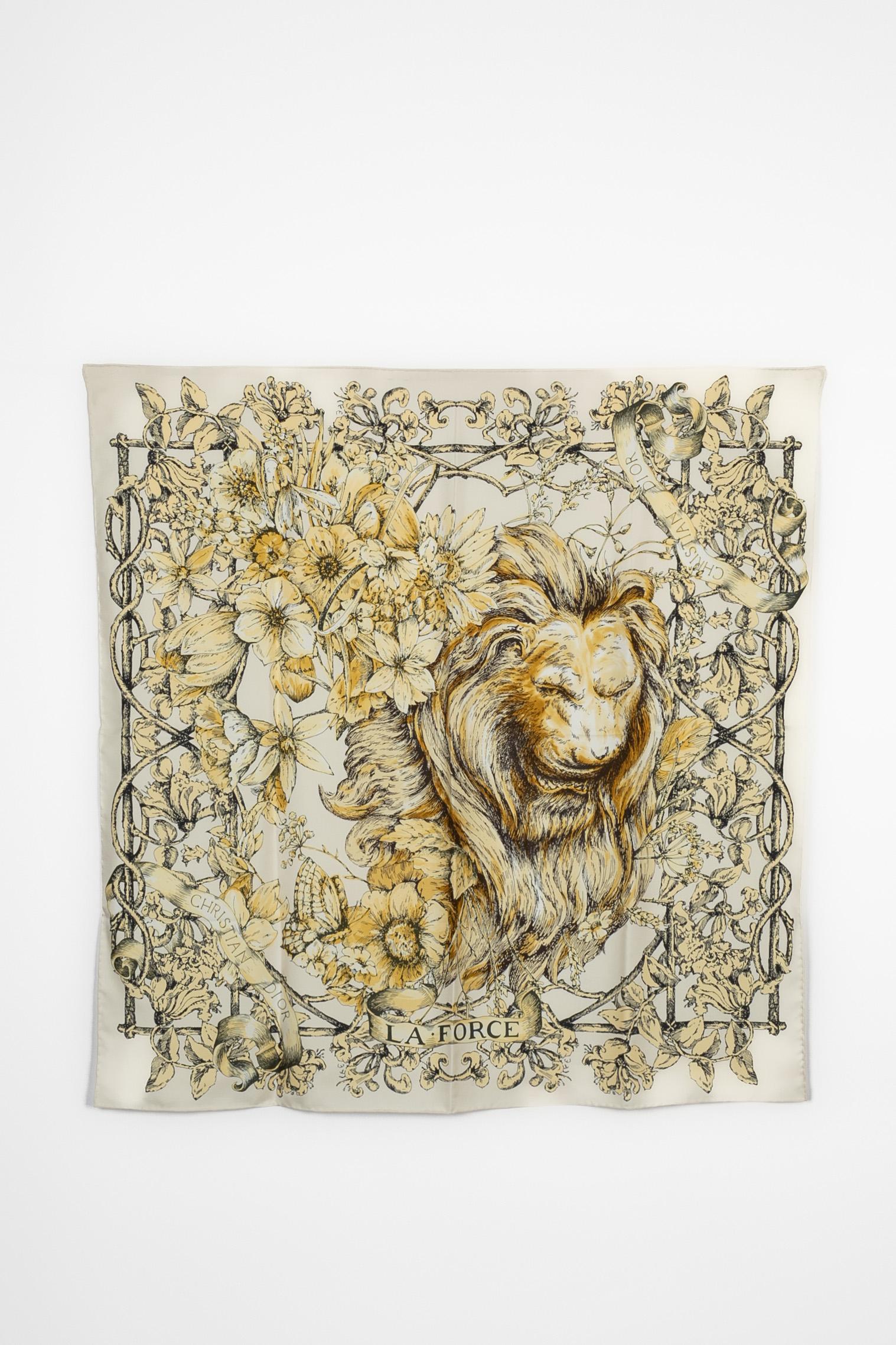 DIOR - Foulard in twill di seta nero e dorato che rende omaggio al fascino di Christian Dior per l'astrologia. Ricorda le carte dei tarocchi.

Condizioni:
Ottime condizioni

Dimensioni:
90 cm x 90 cm

SKU:FFD9