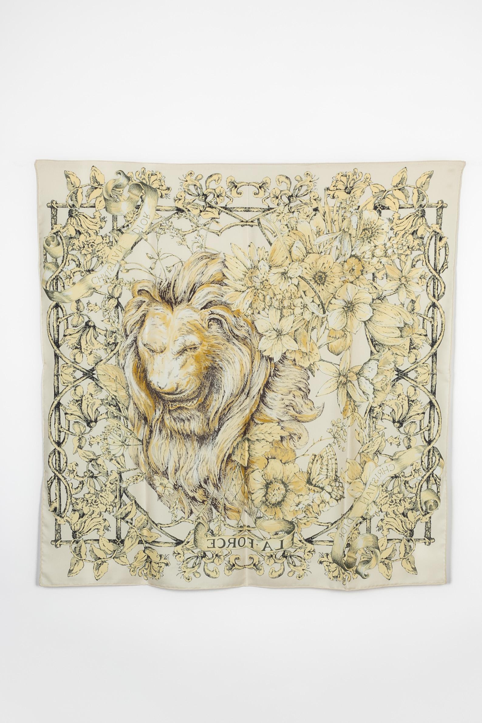 Donna Foulard / sciarpa 'Strength' di Dior in vendita