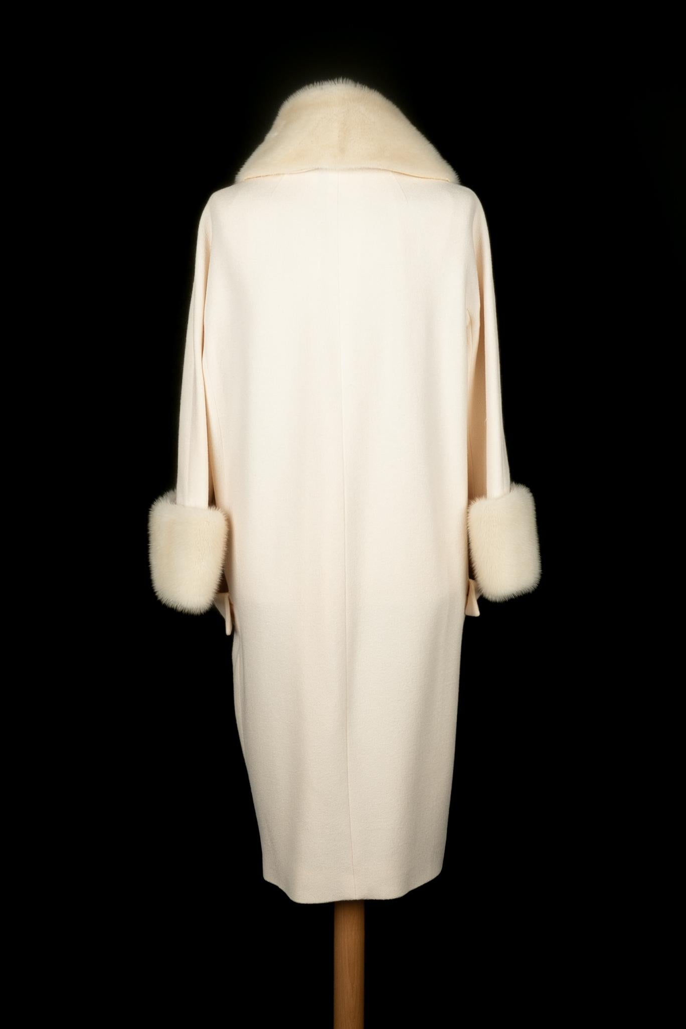 Dior fur coat In Excellent Condition For Sale In SAINT-OUEN-SUR-SEINE, FR