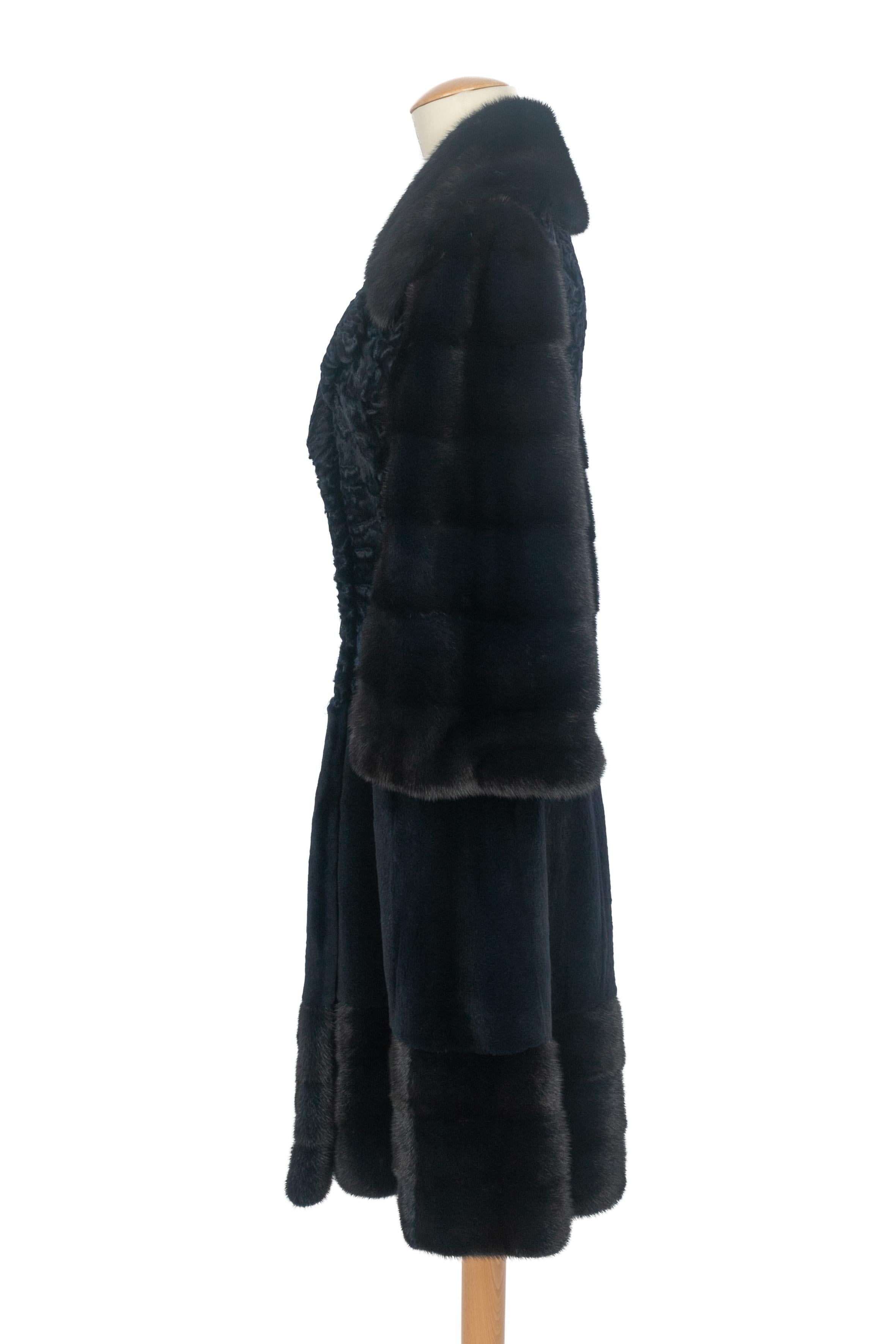 Manteau de fourrure Dior en vente 2
