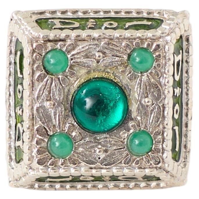 Dior FW 2002 John Galliano 'A Trip To Peru' Silvertone Grüner Faux Gem Logo Ring im Angebot
