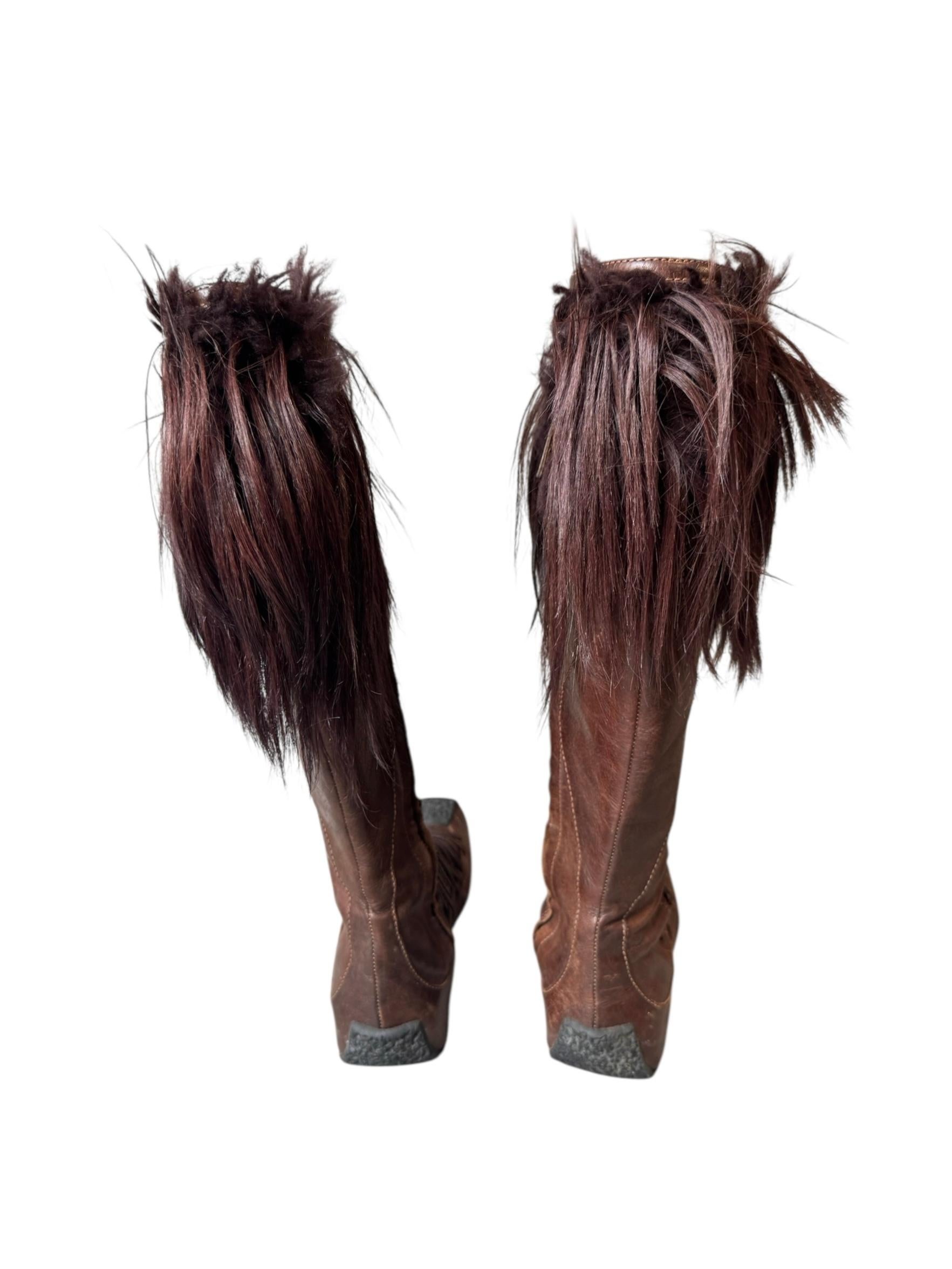 DIOR fw2002 BY GALLIANO BOTAS CON ENCAJE DE CUERO Y PELO MARRON en venta 2
