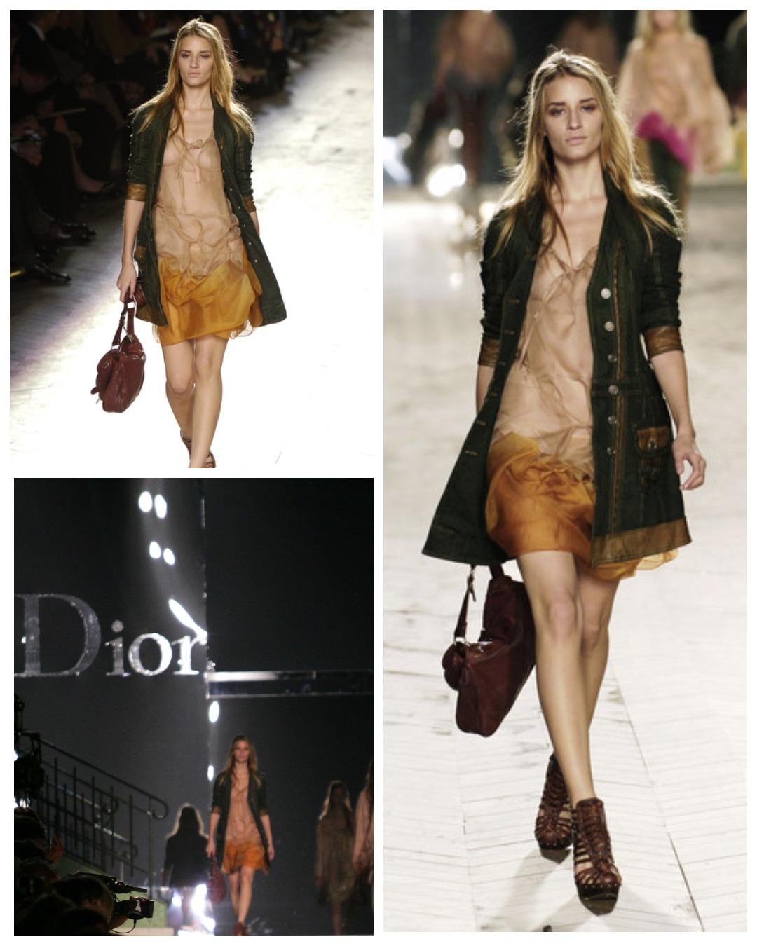 Dior & Galliano 2006 SS Laufsteg Denim-Vintage-Mantel mit Lederbesatz 2000er 
Designer John Galliano bei Christian Dior
Collection'S: Christian Dior Frühjahr 2006 READY-TO-WEAR (Look 34 / 41: Model: Linda Vojtova @lindavojtova
Land der Herstellung: