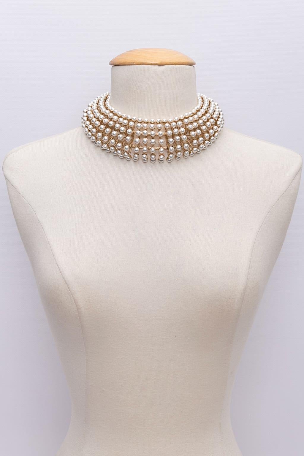 Dior - Articulated short necklace made of gilted metal and faux pearls.

Additional information: 

Dimensions: 

Length: 35.5 cm (13.98 in) to 41.5 cm (13.34 in), Width: 6 cm (2.36 in) 

Condition: Very good condition
Seller Ref number: BC47