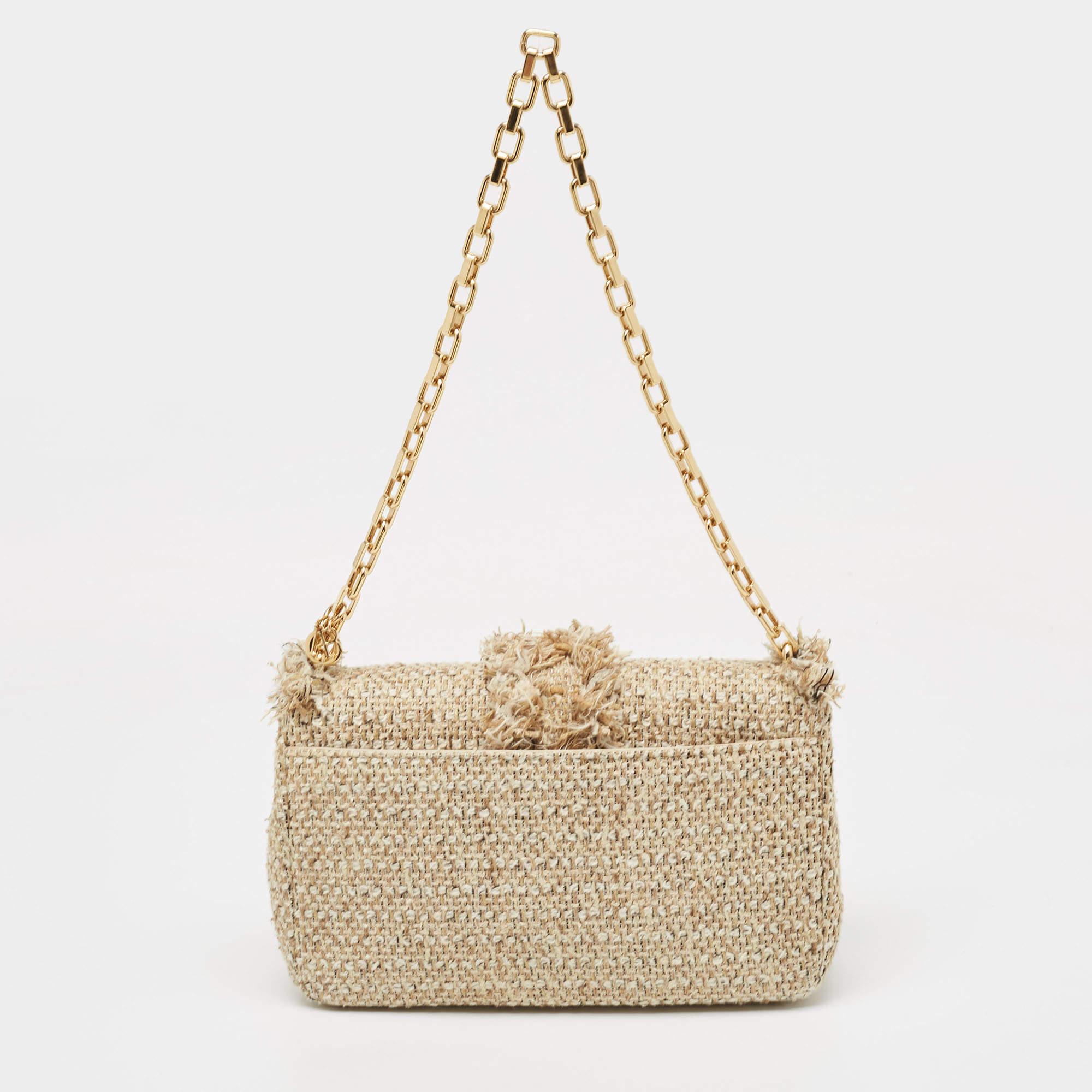 Ensure your day's essentials are in order and your outfit is complete with this Dior flap bag. Crafted using the best materials, the bag carries the maison's signature of artful craftsmanship and enduring appeal.

Includes: keys, Original Dustbag

