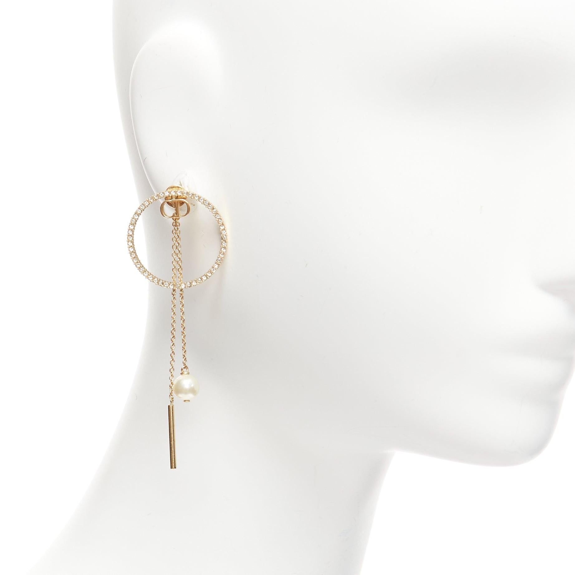 DIOR gold CD logo crystal pave hoop pearl pin drop stud earrings pair
Reference: AAWC/A00913
Brand: Dior
Designer: Maria Grazia Chiuri
Material: Metal, Faux Pearl
Color: Gold, Pearl
Pattern: Solid
Closure: Pin
Lining: Gold