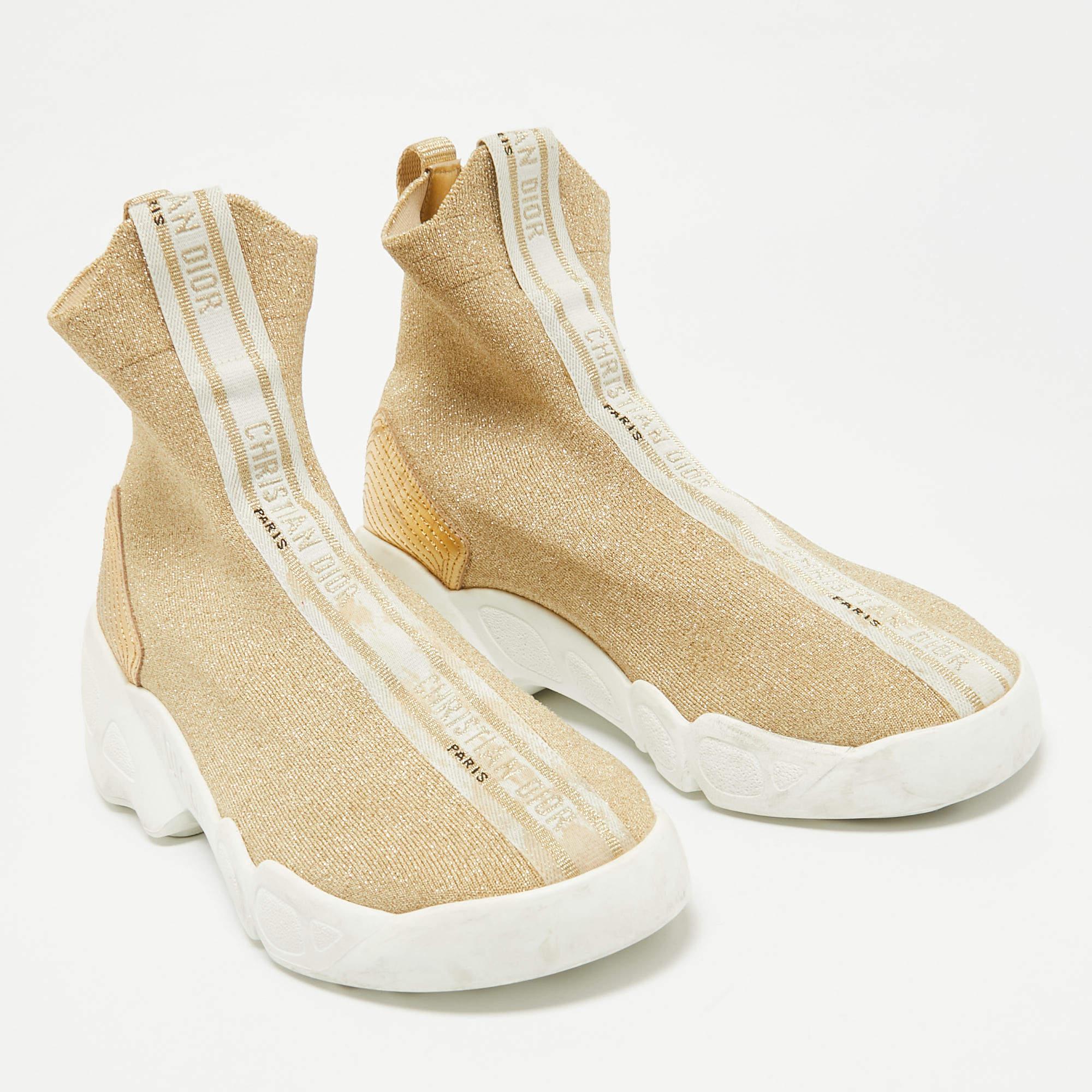 Dior Gold Glitter Stretch Fabric High Top Sneakers Talla 37.5 en Bueno Estado en Dubai, Al Qouz 2