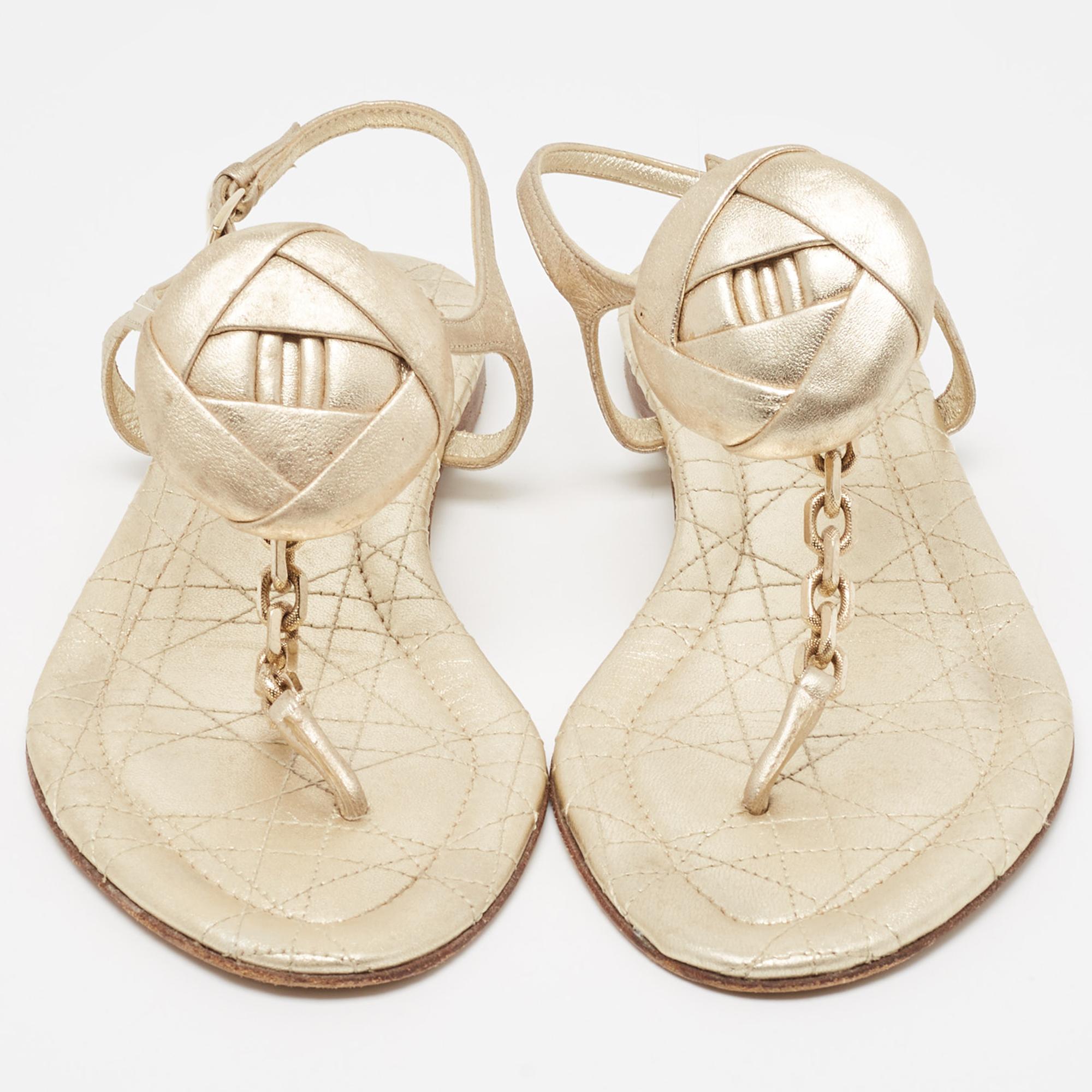 No wardrobe is complete without a gorgeous pair of flats to complete your casual looks. This pair from the house of Dior makes for a very chic addition. Crafted from gold leather, the thong sandals have metal chain detailing for the most fashionable