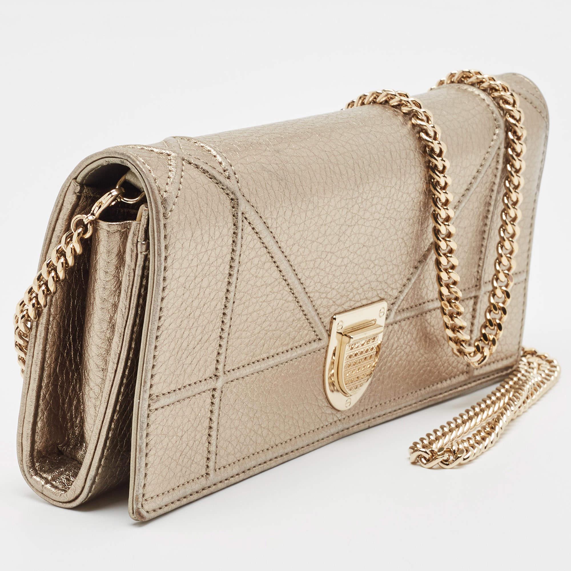 Trust this Dior bag to be light, durable, and comfortable to carry. It is crafted beautifully using the best materials to be a durable style ally.

