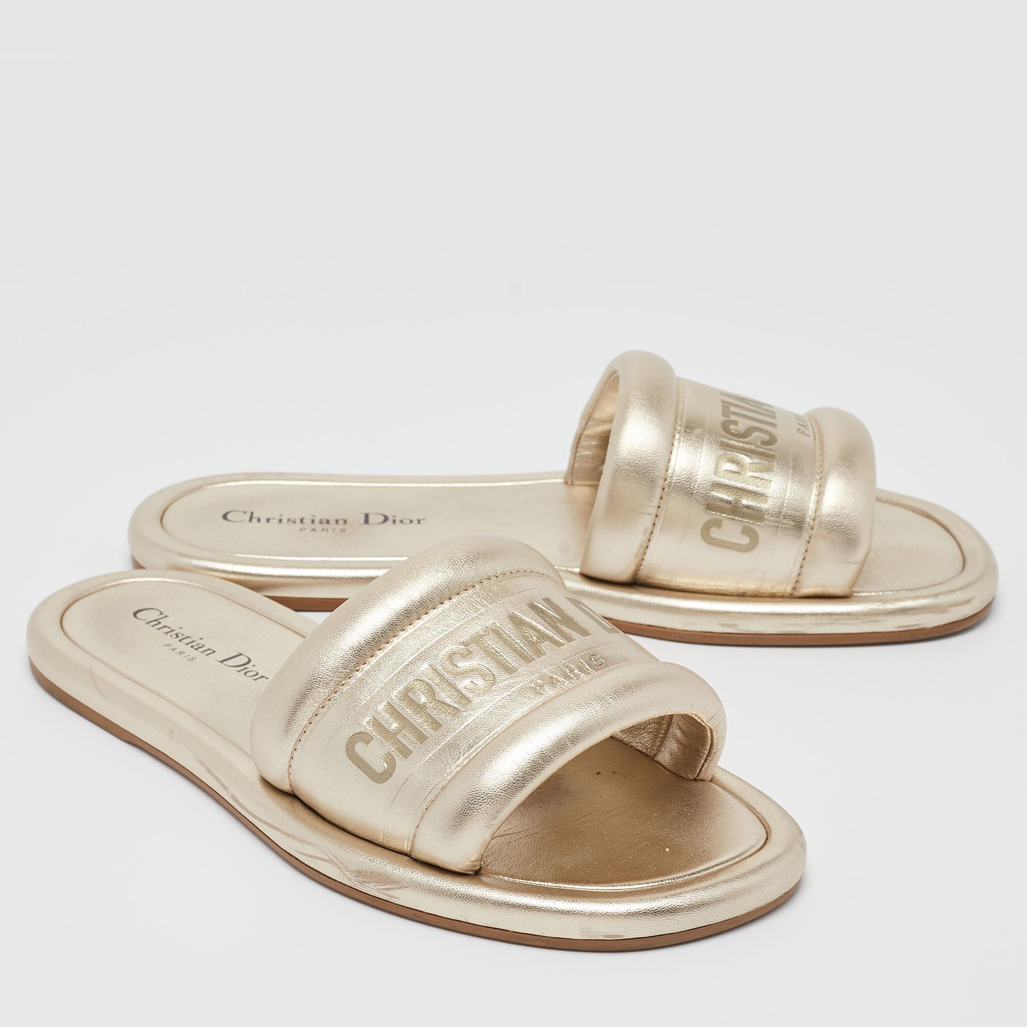 Dior Gold Leather Every D Slide Flats Size 38 In Good Condition In Dubai, Al Qouz 2