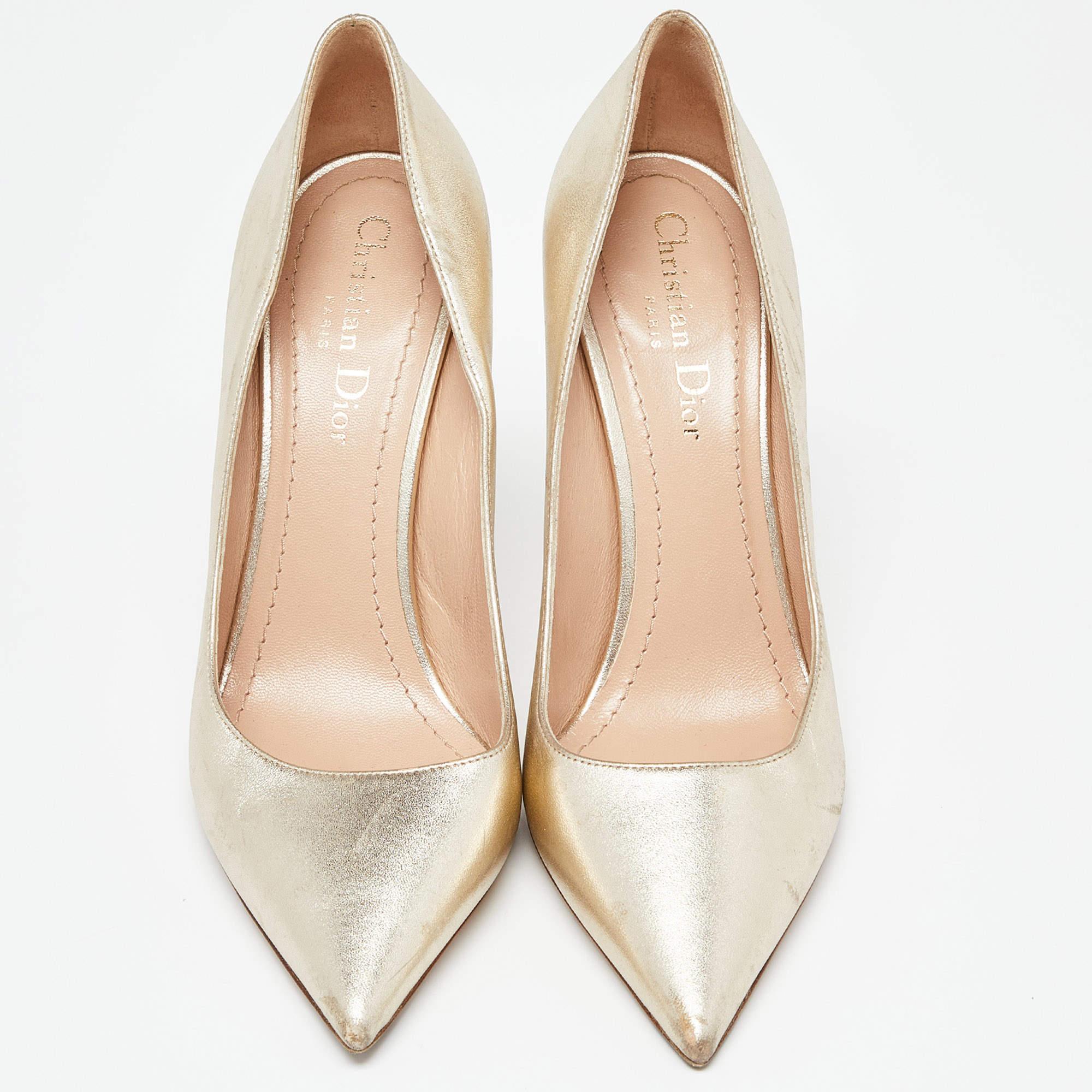 Dior Gold Leather Pointed Toe Pumps Size 38 In Good Condition In Dubai, Al Qouz 2