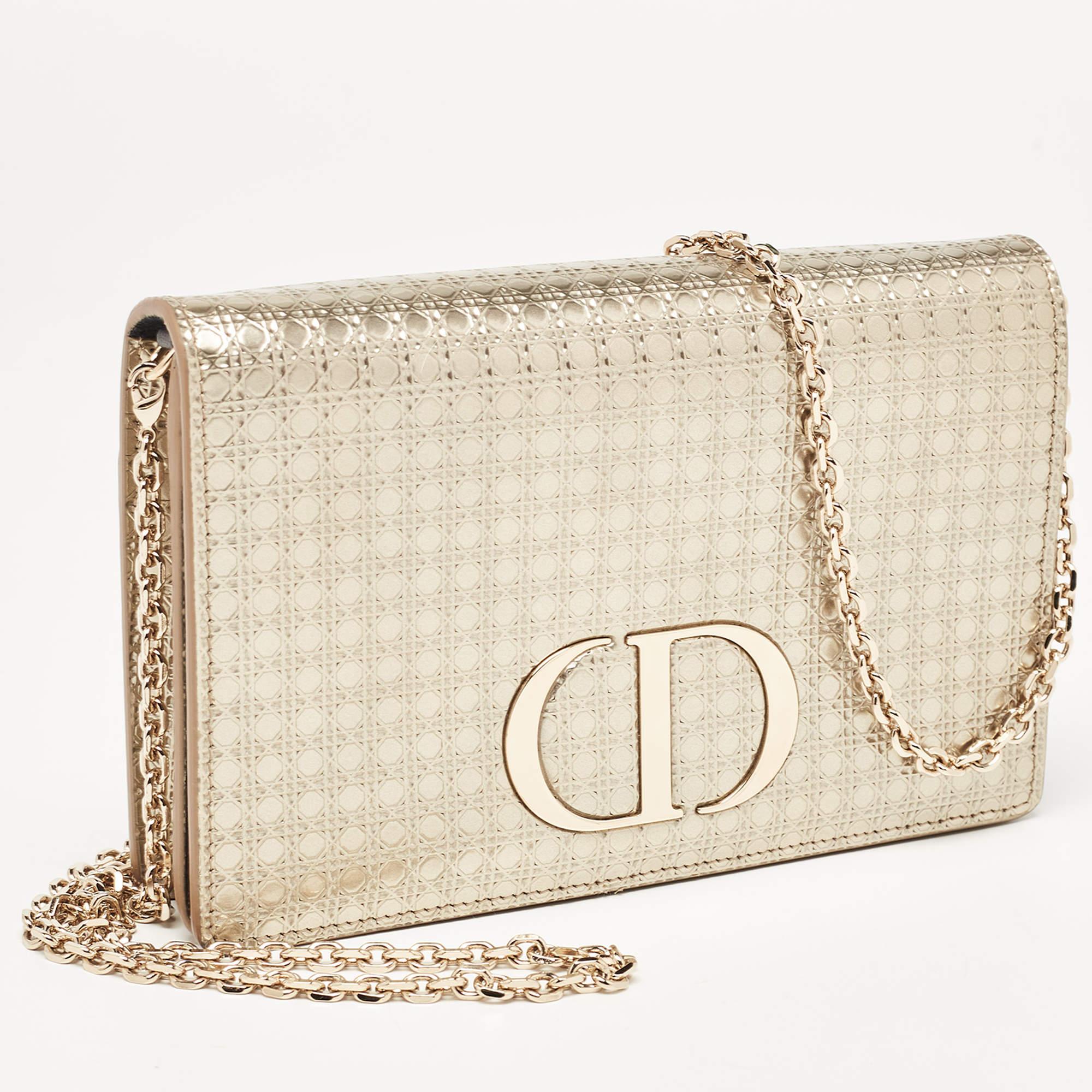 Trust this Dior 30 Montaigne pouch bag to be light, durable, and comfortable to carry. It is crafted beautifully using the best materials to be a durable style ally.

