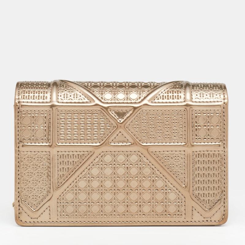 Crafted from patent leather with a Cannage pattern, this Dior Diorama bag embodies skillful craftsmanship and an architectural shape. The leather-lined interior has enough room to neatly hold your evening valuables and the bag features gold-tone