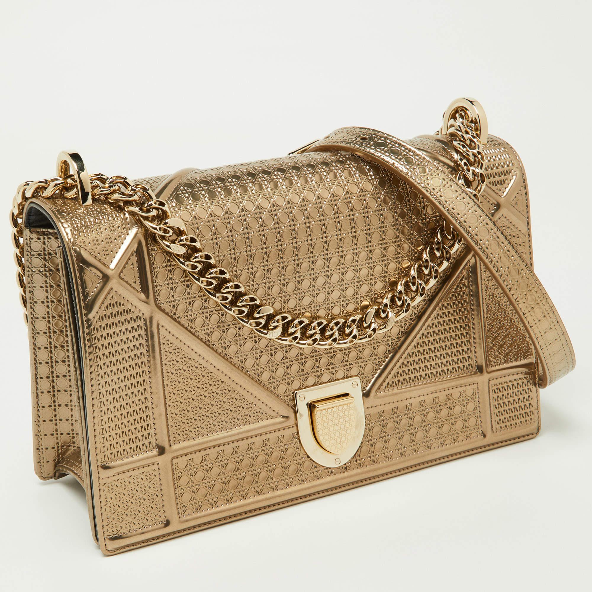 Dior Gold Microcannage Patent Leather Medium Diorama Flap Shoulder Bag In Good Condition For Sale In Dubai, Al Qouz 2
