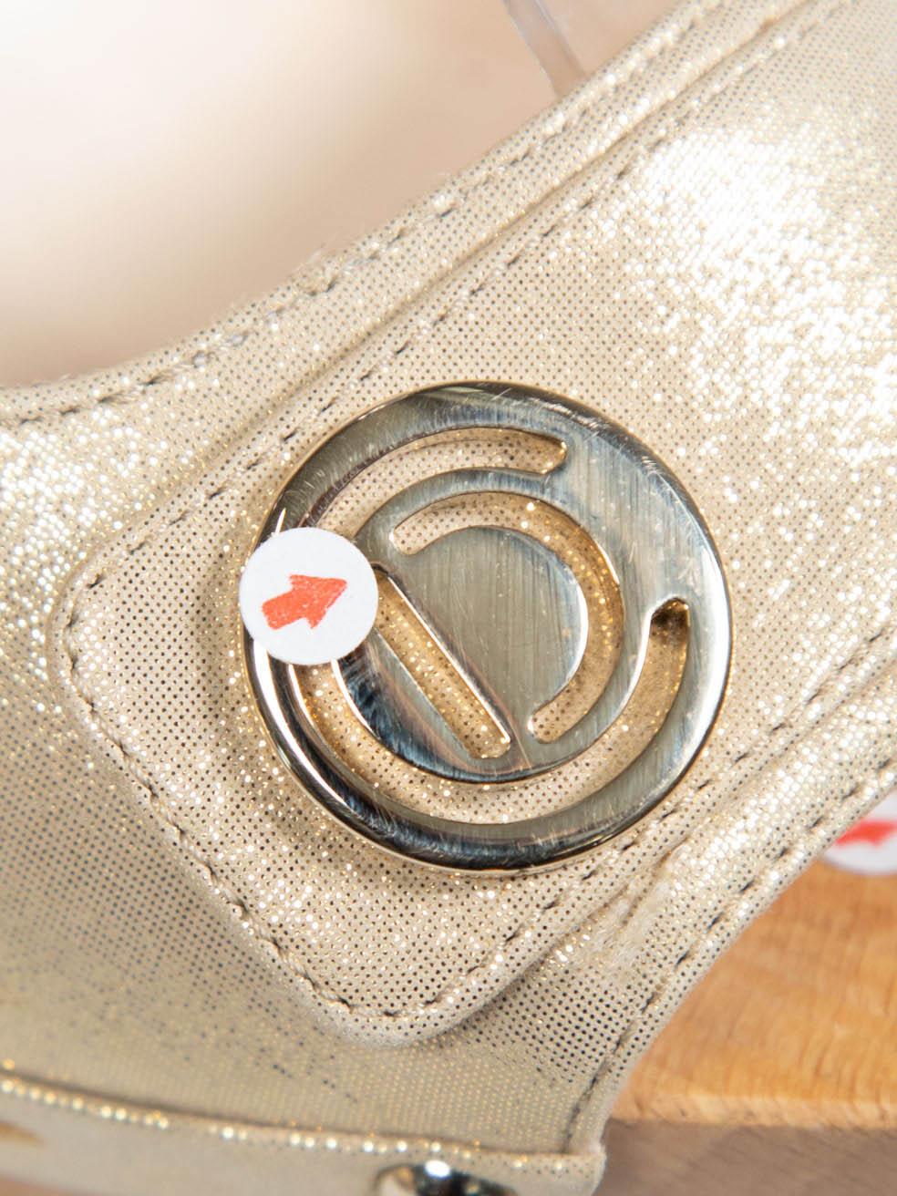 Dior Sandali con plateau aperti in oro misura IT 37,5 in vendita 1