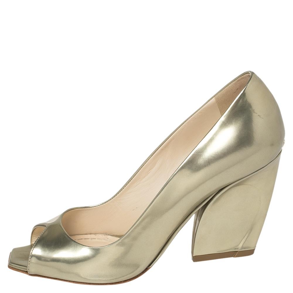 These stylish pumps from Prada will make a perfect addition to your collection of luxury footwear. Crafted from glossy patent leather, the gold pumps are styled with peep toes. They have 8.5 cm heels detailed with signature CD logos in gold-tone