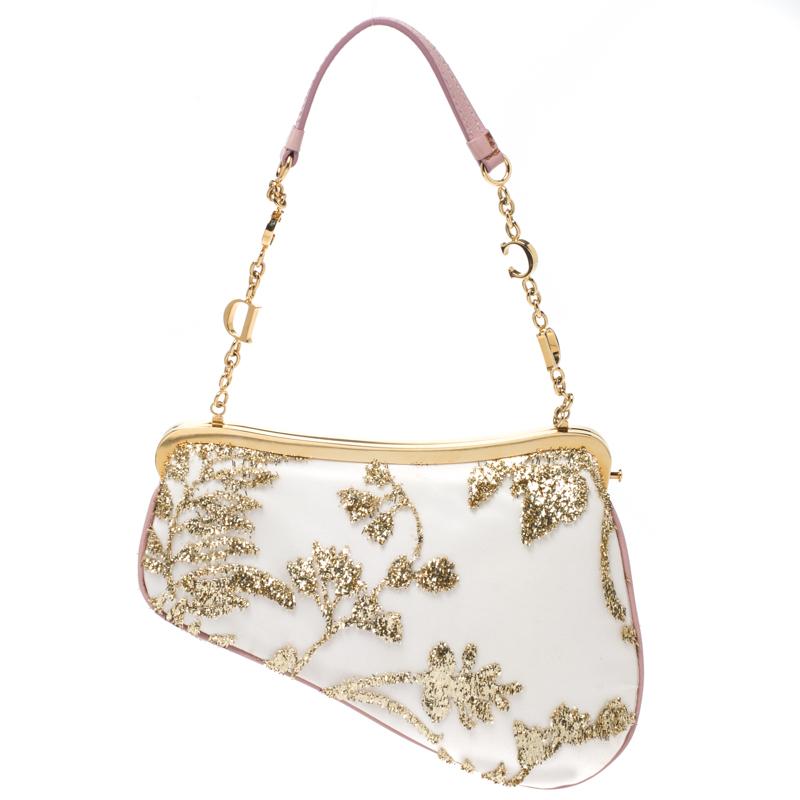 The Dior Saddle made a huge comeback in 2018 and it has gone on to remain in style. Just for you to catch on with the Saddle trend comes this gorgeous limited edition piece number 0226 made from soft satin. The pink leather accents and the gold