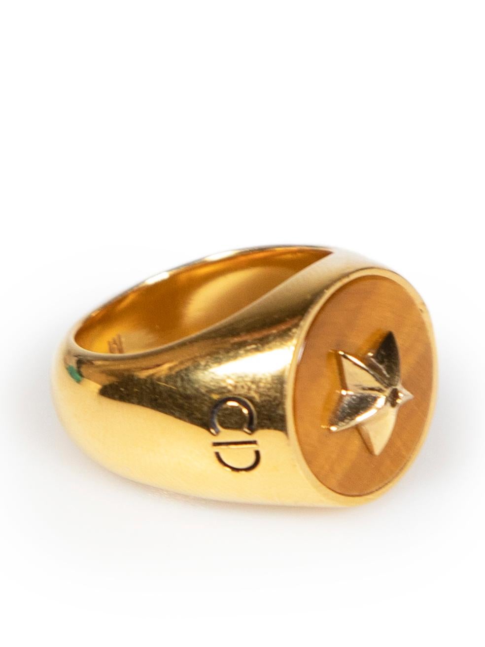 CONDITION is Very good. Minimal wear to ring is evident. Minimal wear with light scratches to the metal on this used Dior designer resale item.
 
Details
Gold
Metal
Lucky charm signet ring
Star logo
CD initial detail
 
Composition
Metal
 
Size &