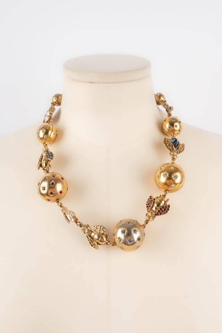 Dior - (Made in France) Goldenes Metallcollier mit Strasssteinen, die Bienen darstellen. Schmuck aus den 1990er Jahren.

Zusätzliche Informationen: 
Zustand: Guter Zustand
Abmessungen: Länge: 54 cm
Zeitraum: 20. Jahrhundert

Sellers Referenz: BC190