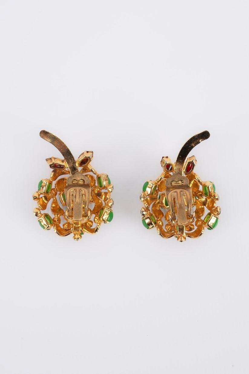 Dior Golden Metal Clip-on Earrings with Rhinestones, 1969 In Excellent Condition For Sale In SAINT-OUEN-SUR-SEINE, FR