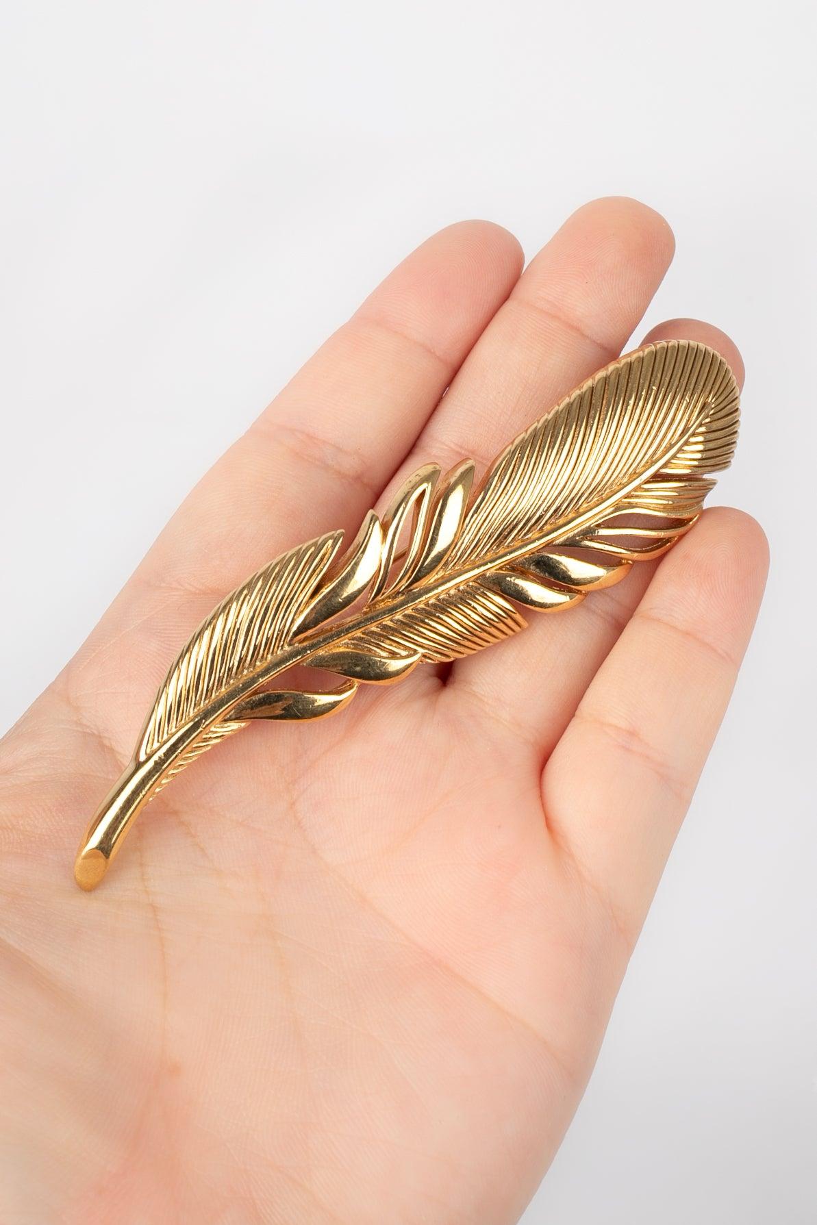 Dior Golden Metal Feather Brooch For Sale 1