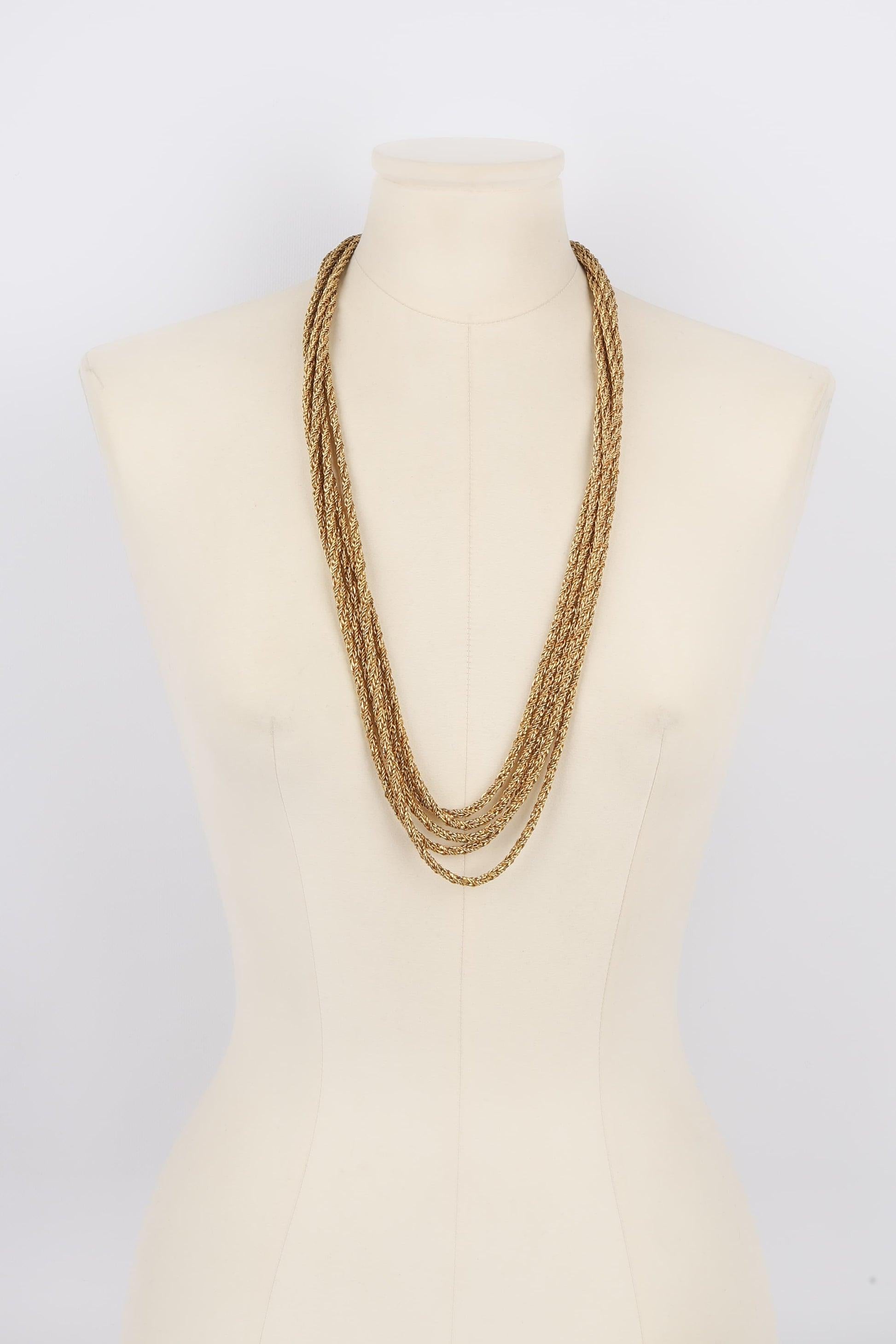 Dior -  (Made in Germany) Golden metal long chain necklace with a jewelry fastener ornamented with blue glass paste cabochons. 1969 Collection.

Additional information:
Condition: Very good condition
Dimensions: Length: 78 cm
Period: 20th