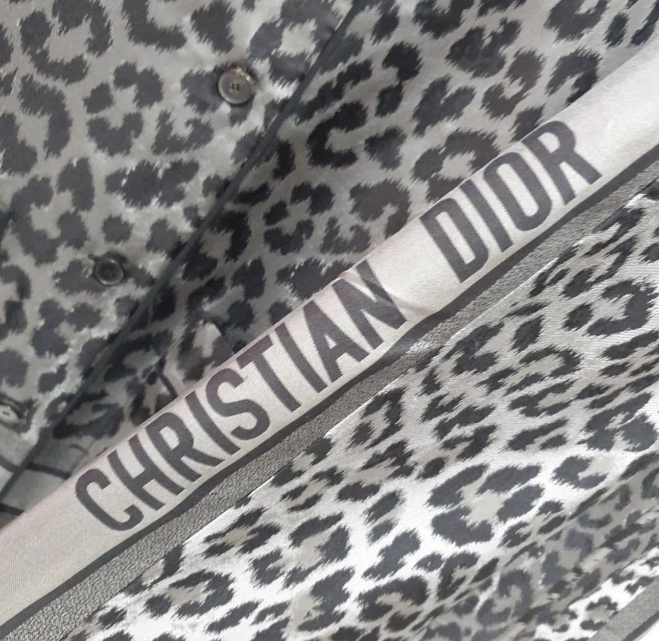 Costume pantalon gris imprimé léopard Dior  Excellent état à Krakow, PL