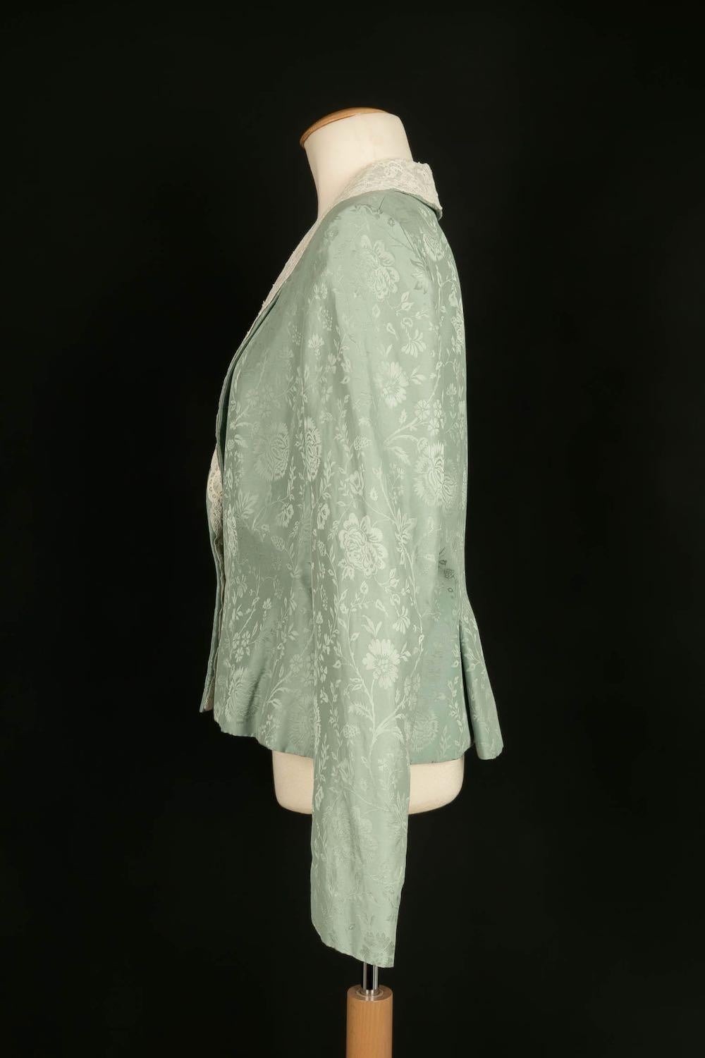 Dior - (Made in France) Green and white jacket with lace trim. Marked size 46FR.

Additional information: 
Dimensions: Shoulder width: 48 cm, Chest: 51 cm, Sleeve length: 61 cm, Length: 55 cm
Condition: Very good condition
Seller Ref number: FV56
