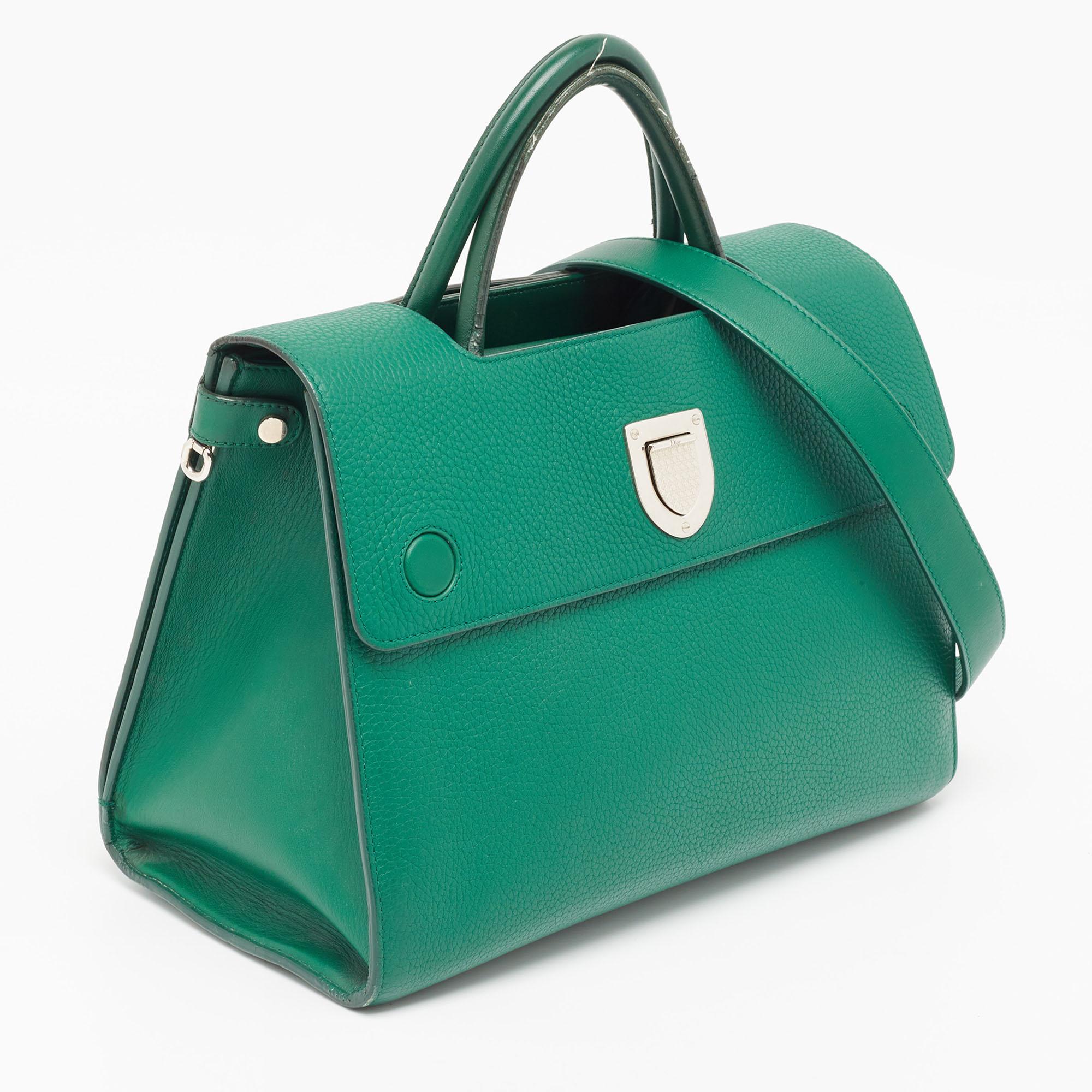 Dior Sac Diorever moyen en cuir vert Pour femmes en vente