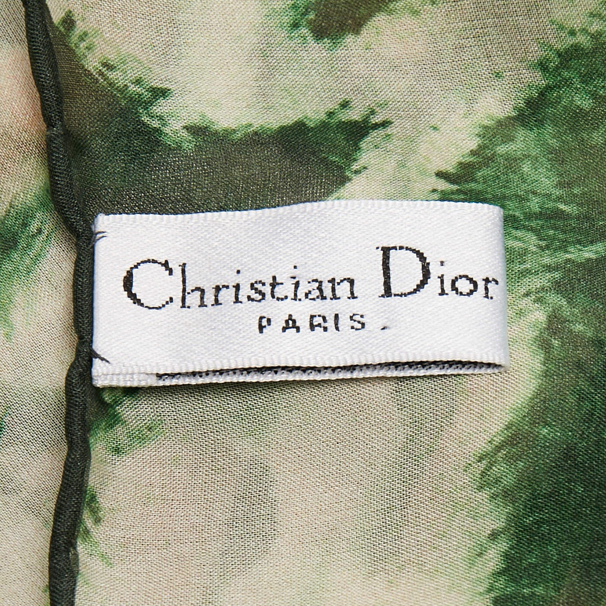 Dior Green Leopard Print Silk Scarf In Excellent Condition For Sale In Dubai, Al Qouz 2