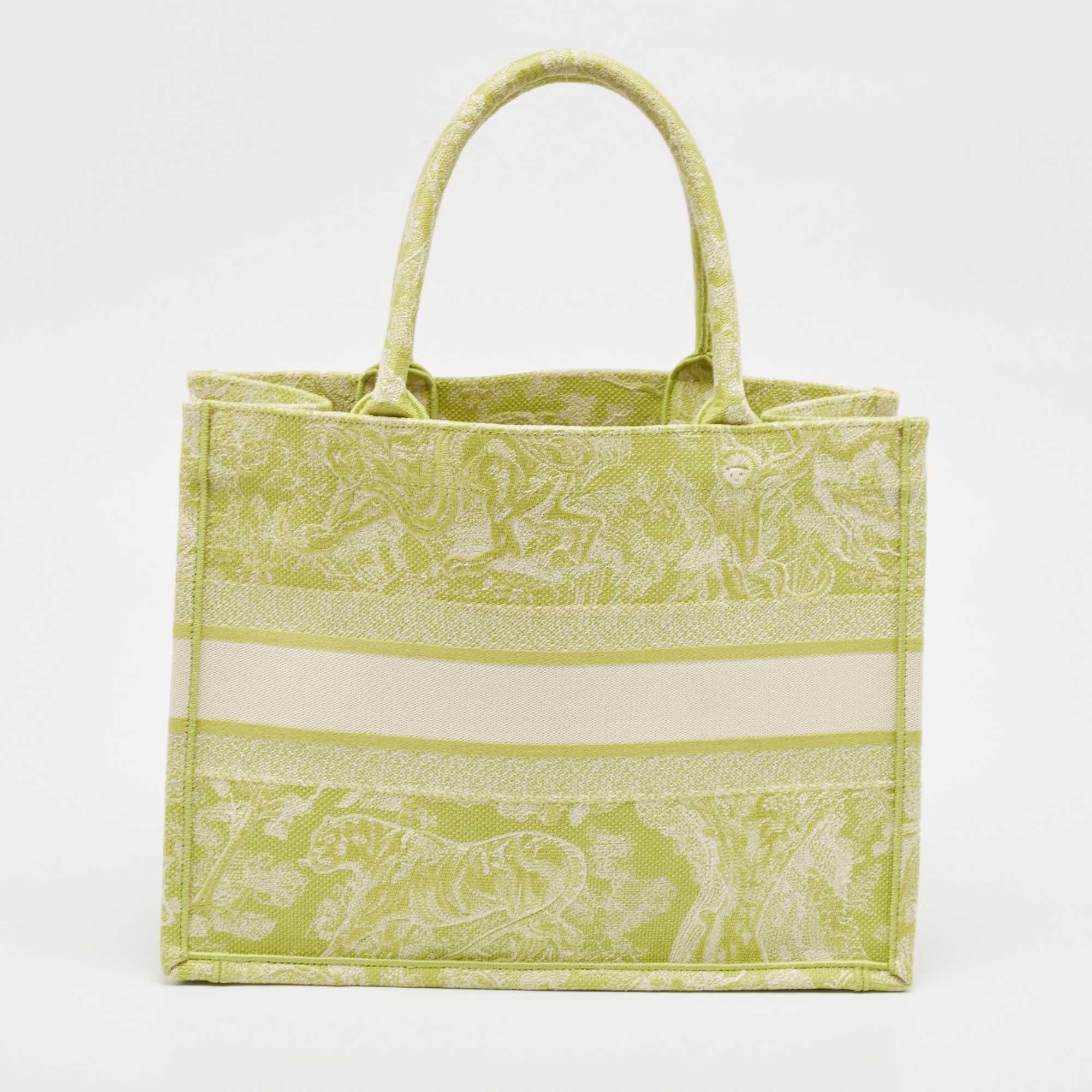 Dior Green/White Embroidered Canvas Medium Toile De Jouy Book Tote In Good Condition In Dubai, Al Qouz 2