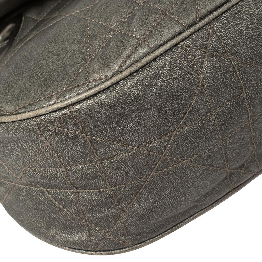 Graue Dior Cannage-Lederklappe Hobo 7