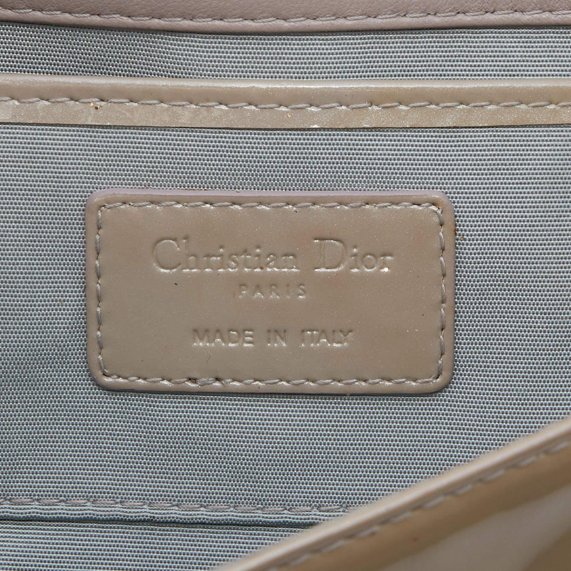 Pochette à chaîne Dior Lady Dior en cuir verni gris cannage 9