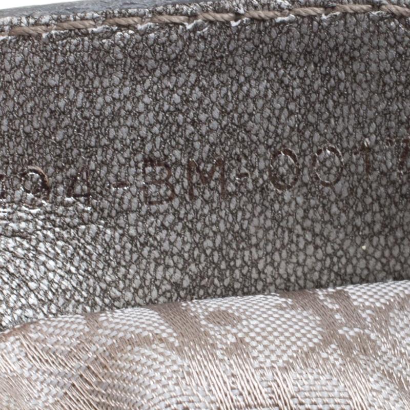 Dior Grey Cannage Quilted Leather Drawstring Bag In Fair Condition In Dubai, Al Qouz 2