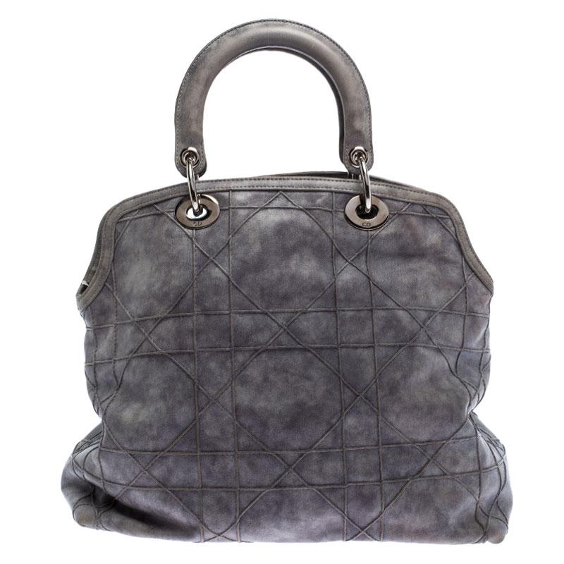 This chic and feminine Granville tote is from Dior. The bag is crafted from Cannage quilted leather. Grey in colour, it is easy to carry around. It features dual handles with the signature 'DIOR' accents and protective metal feet. The interior is