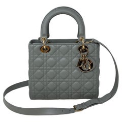 Graue Dior Lady Dior Medium Tasche