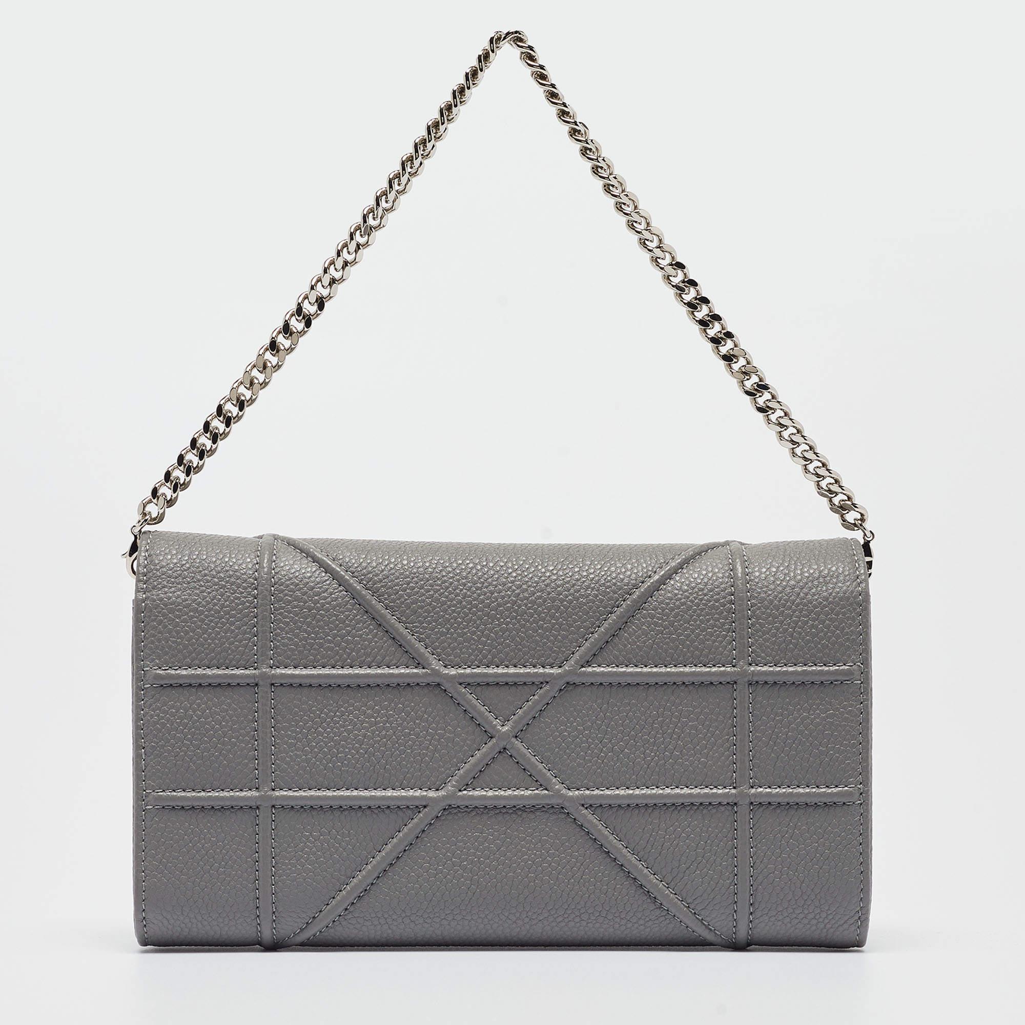 Dior Grey Leather Diorama Wallet on Chain In Excellent Condition In Dubai, Al Qouz 2
