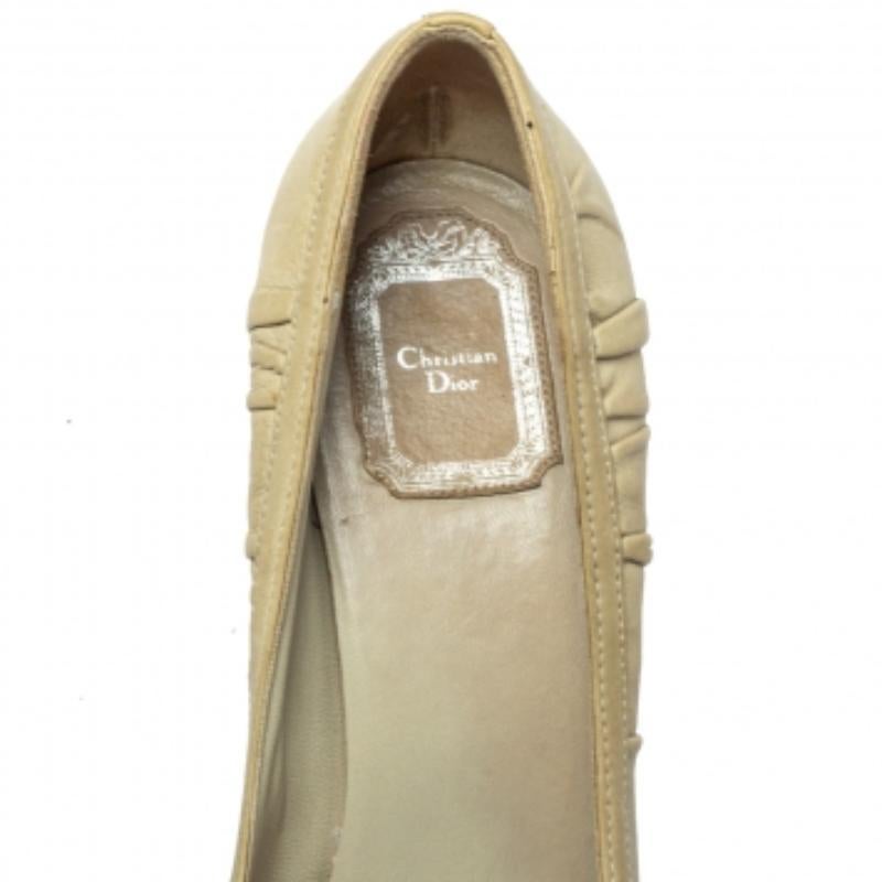 Dior Grey Leather Embellished Round Toe Slip On Pumps Size 39.5 In Good Condition For Sale In Dubai, Al Qouz 2
