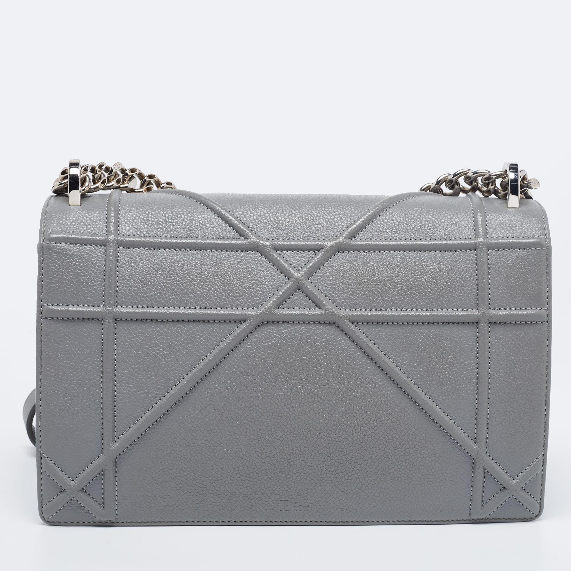 Introduced in Spring/Summer 2015 runaway, the Diorama embodies refined construction and celebrates femininity through its artistic design. The signature Cannage pattern brings out the appeal of this Dior bag. Made from leather, the chain-leather