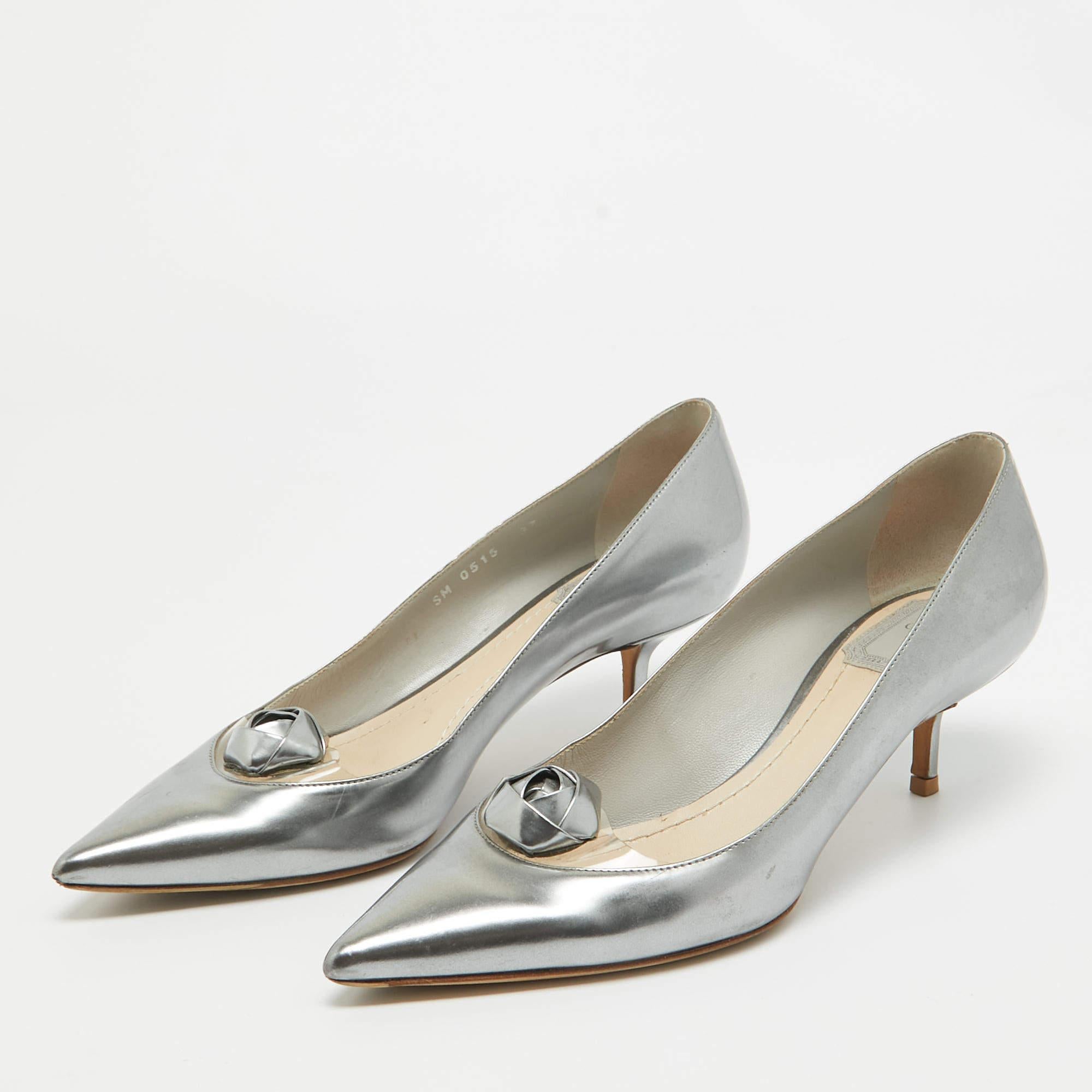 Make a chic style statement with these designer pumps. They showcase sturdy heels and durable soles perfect for your fashionable outings
