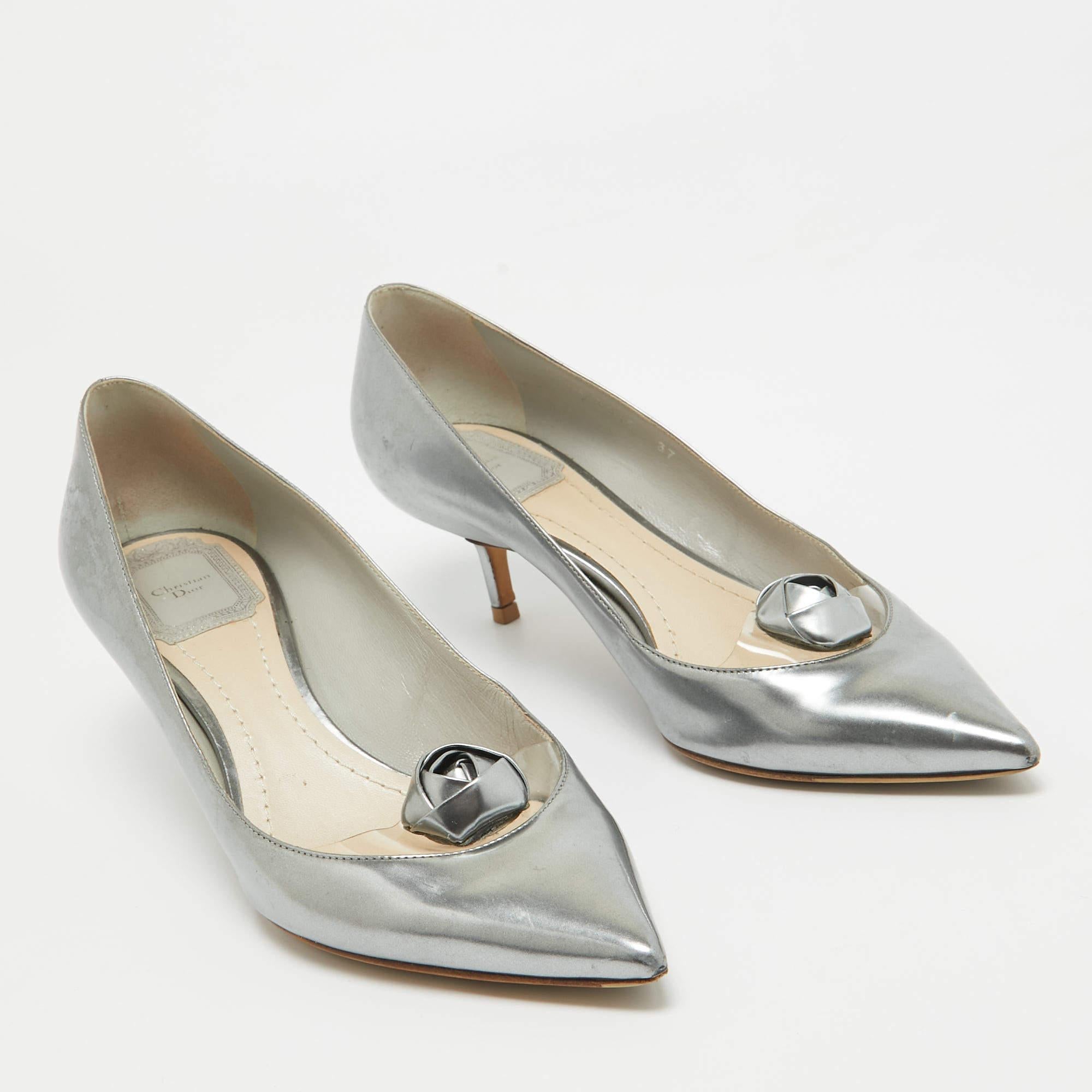 Dior Grey Leather Rose Applique Pumps Size 37 In Good Condition In Dubai, Al Qouz 2