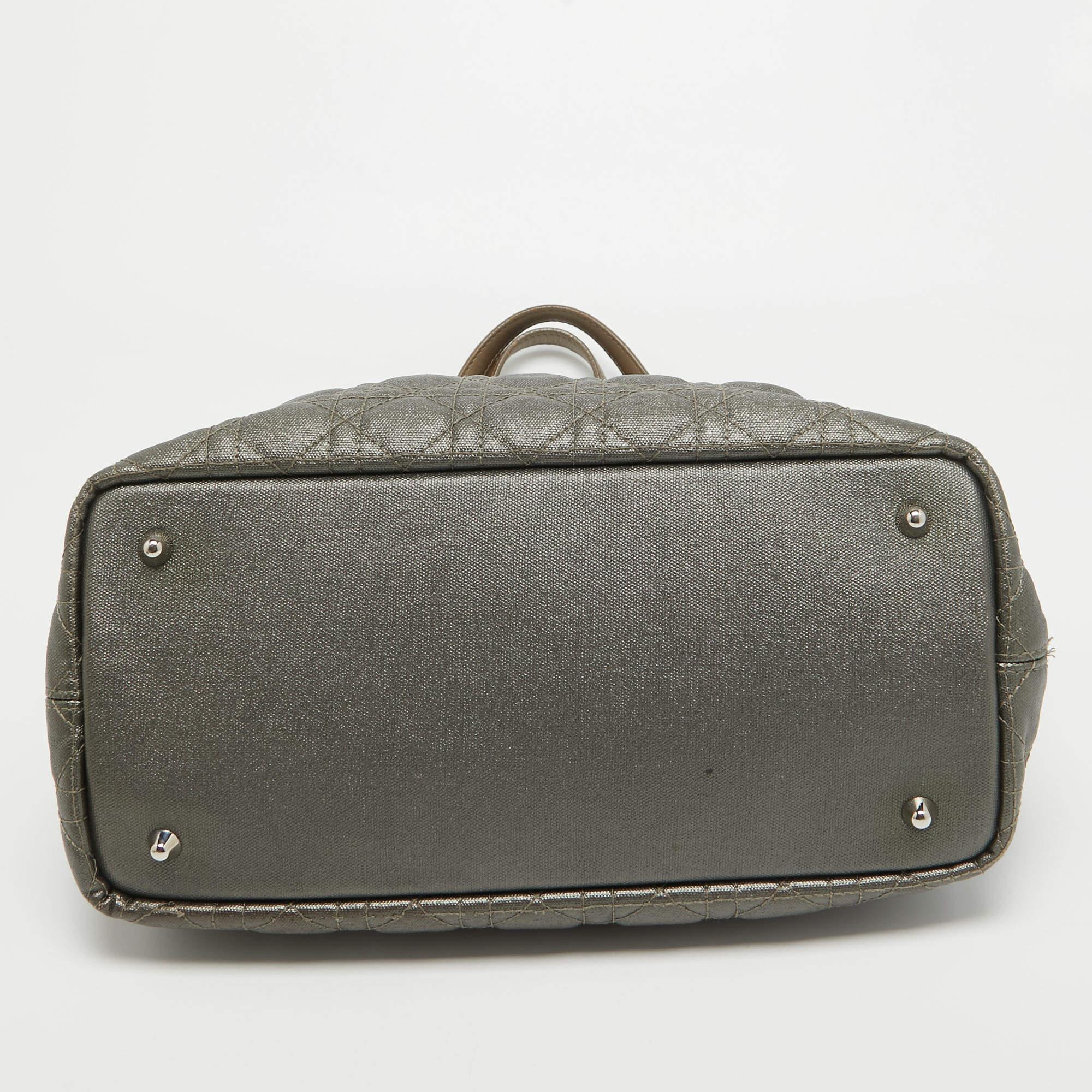 Dior Kleine Panarea-Tasche aus beschichtetem Canvas und Leder in Grau/Metallic Brown im Angebot 11