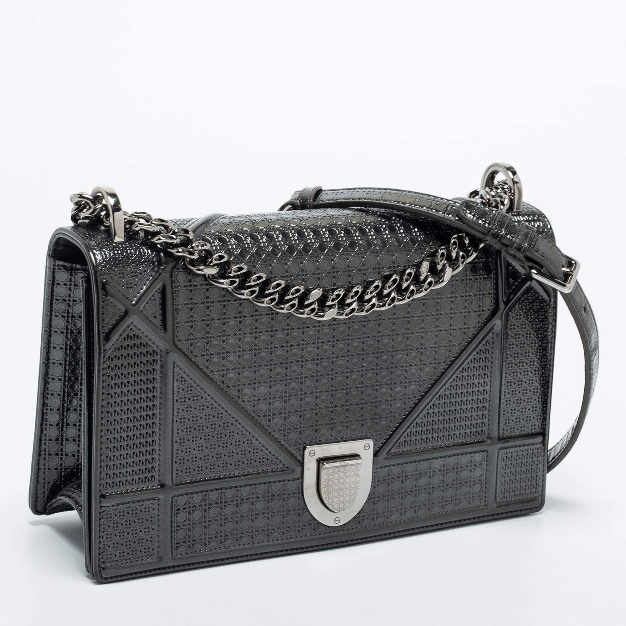 Dior Grey Patent Leather Medium Diorama Shoulder Bag In Good Condition In Dubai, Al Qouz 2