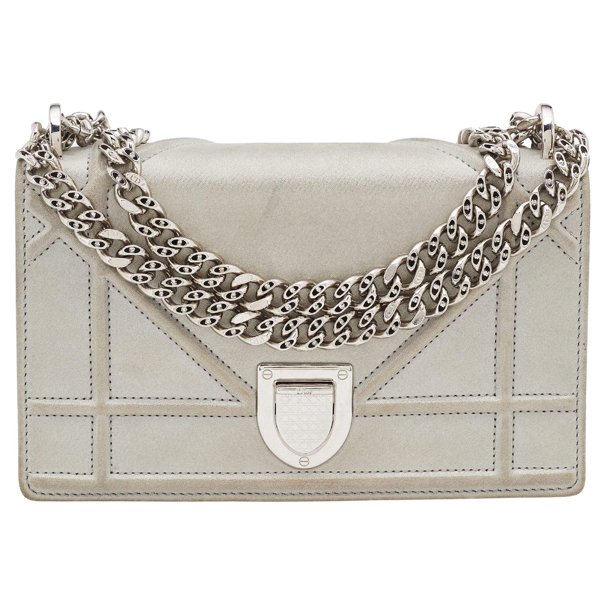 Dior Bolso Crossbody Mini Diorama de Piel Gris Brillante en venta