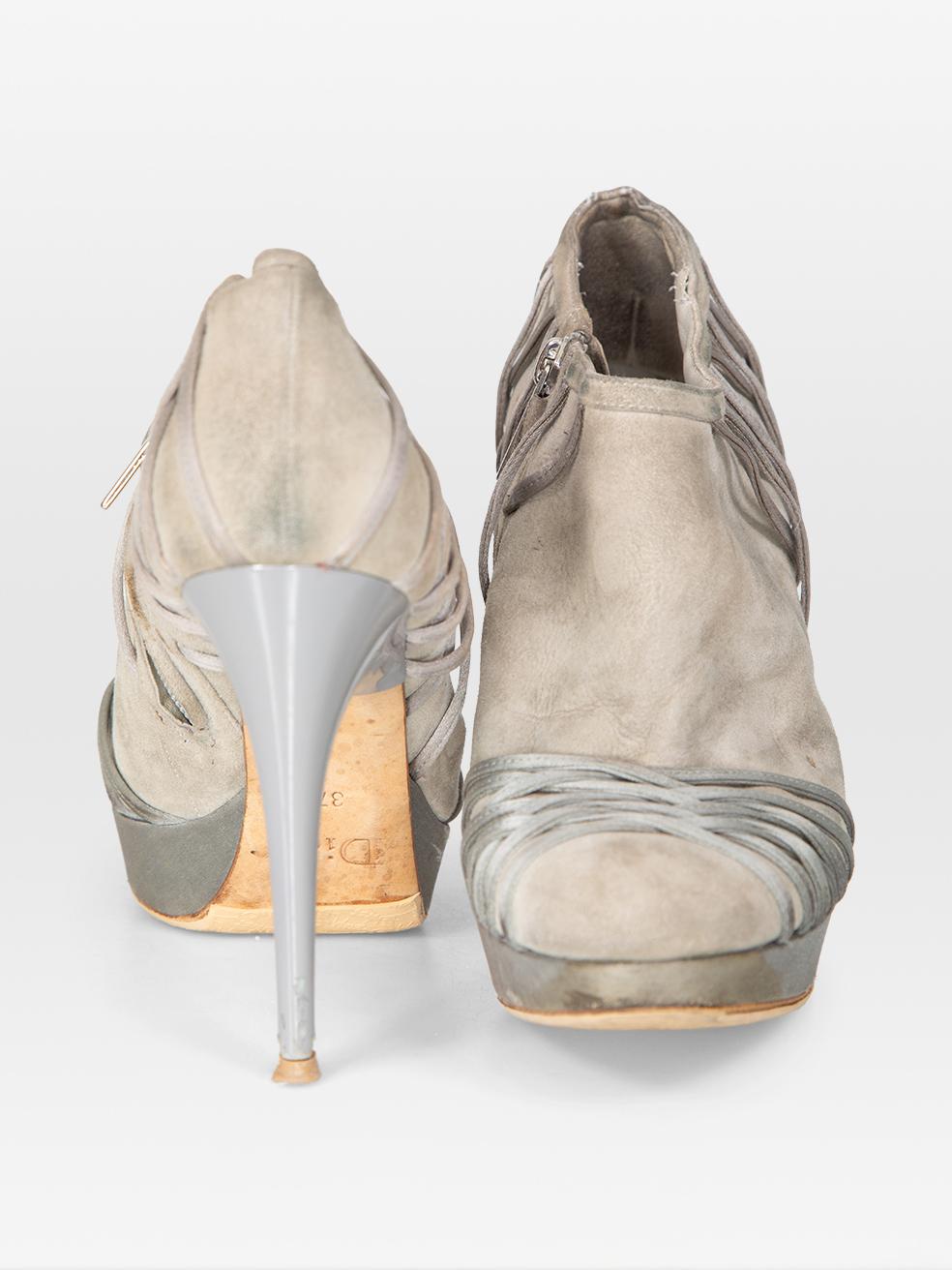 Beige Dior Suede Grey Closed Toe Platform Heels Size IT 37 en vente