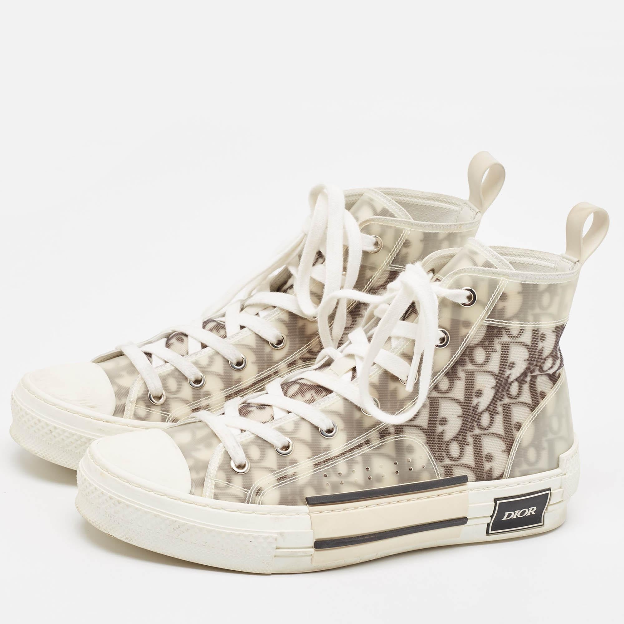Add a statement appeal to your outfit with these sneakers. Made from premium materials they feature lace up vamps and relaxing footbeds. The durable sole of this pair aims to provide you with everyday ease.