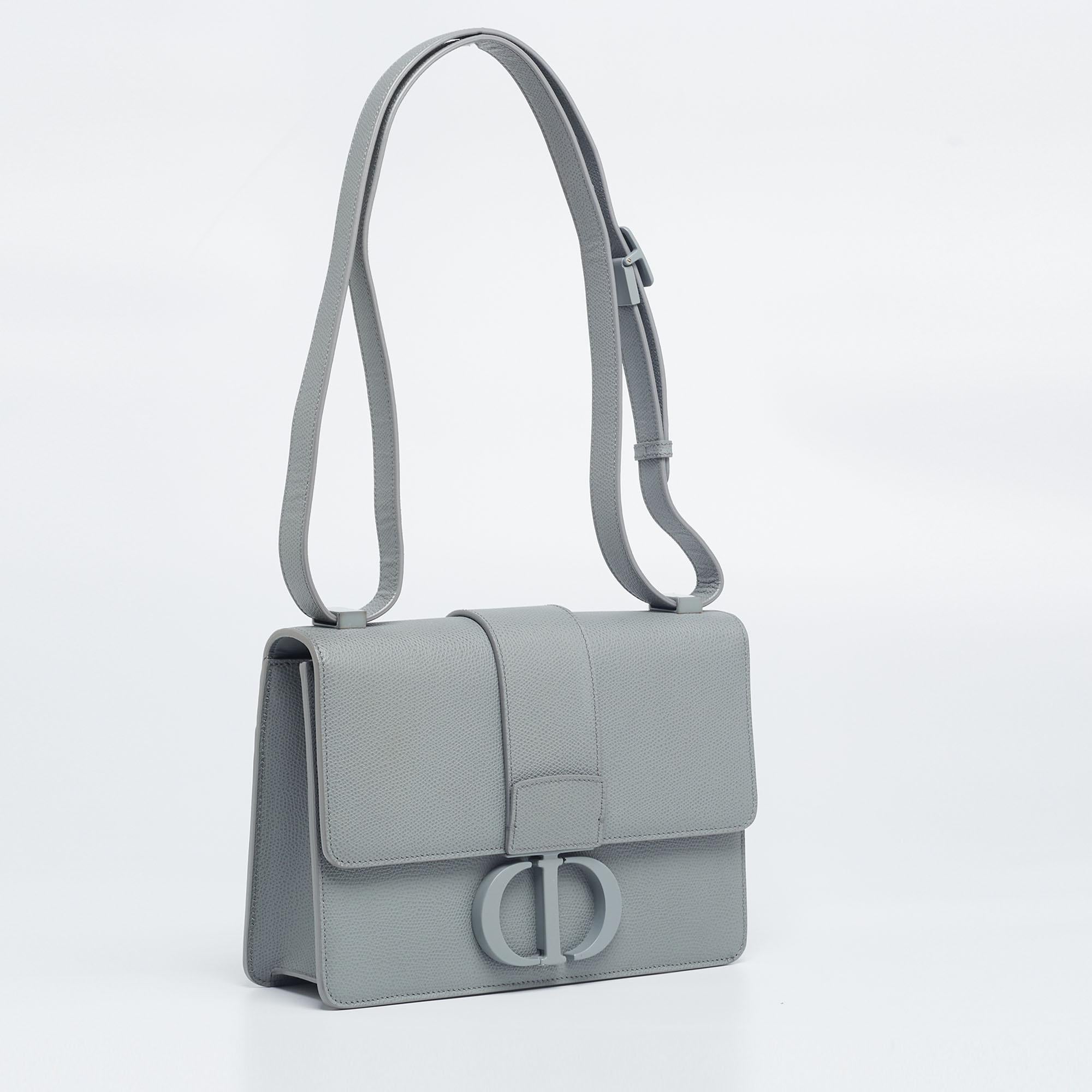 Dior Grey Ultramatte Leather Monogram 30 Montaigne Shoulder Bag In Good Condition In Dubai, Al Qouz 2