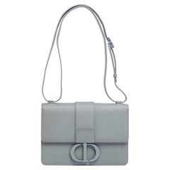 Dior - Sac à bandoulière Montaigne 30 en cuir gris ultramatte avec monogramme